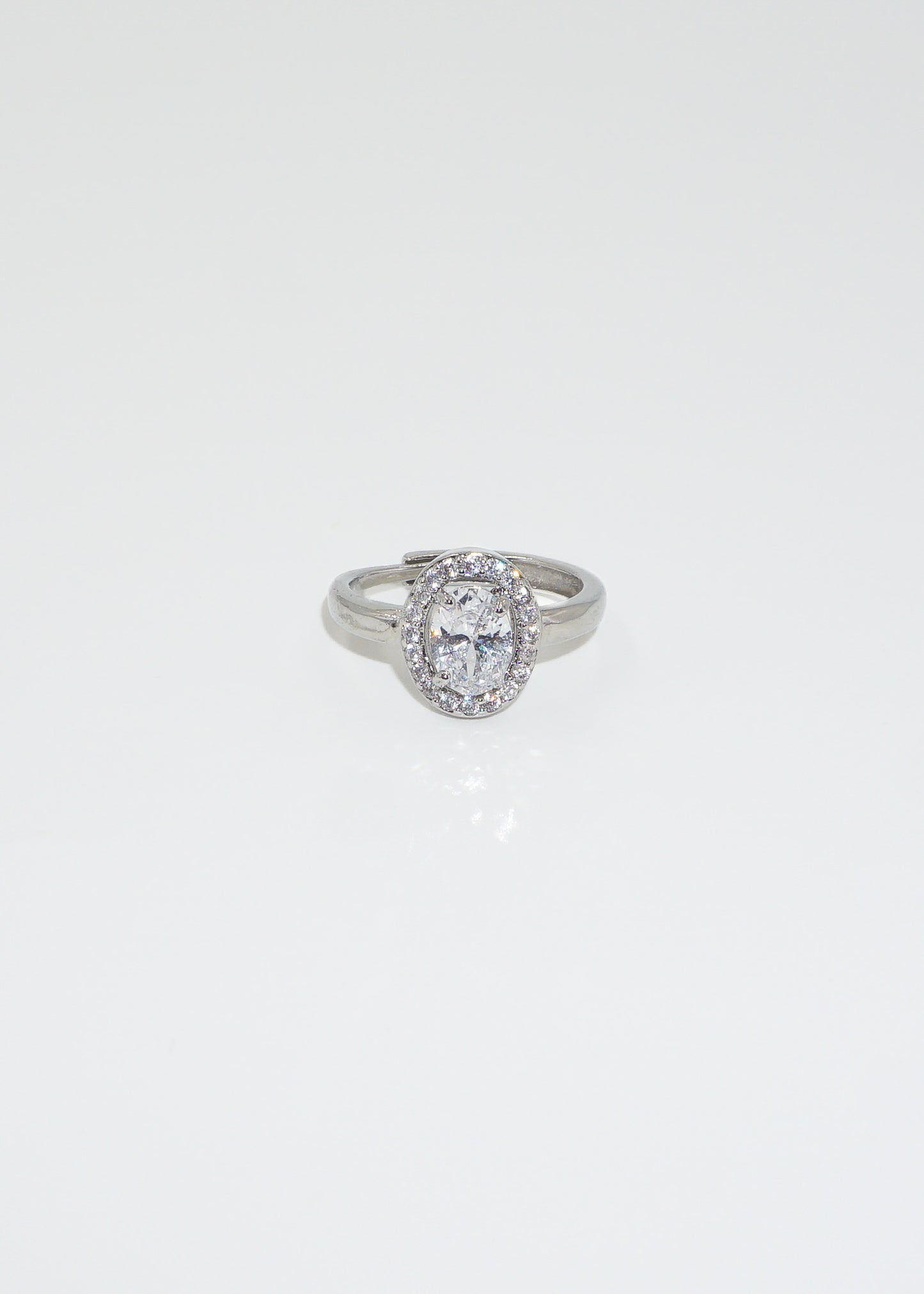 Anillo con zirconias blancas oval