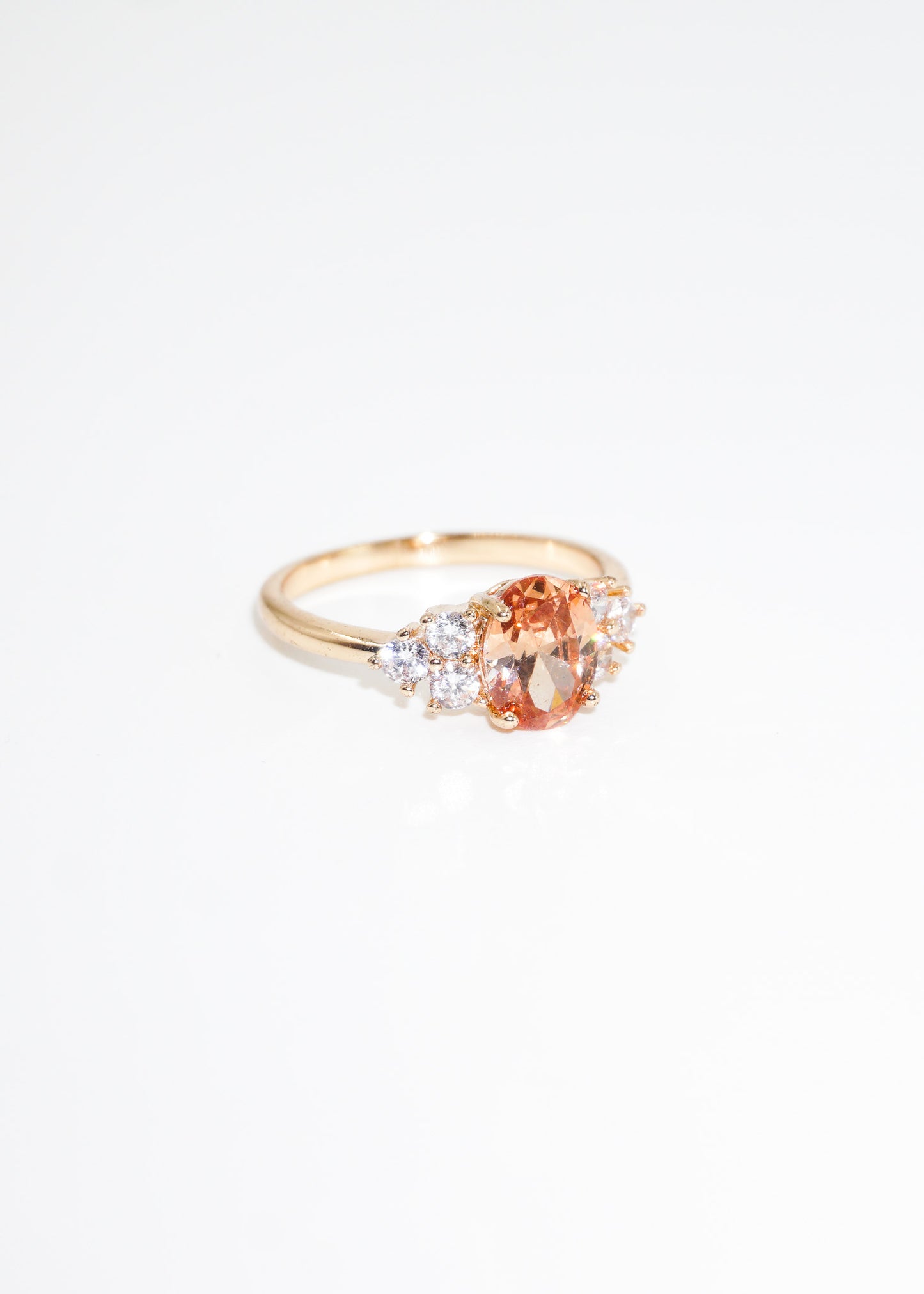 Anillo con zirconia anaranjada oval