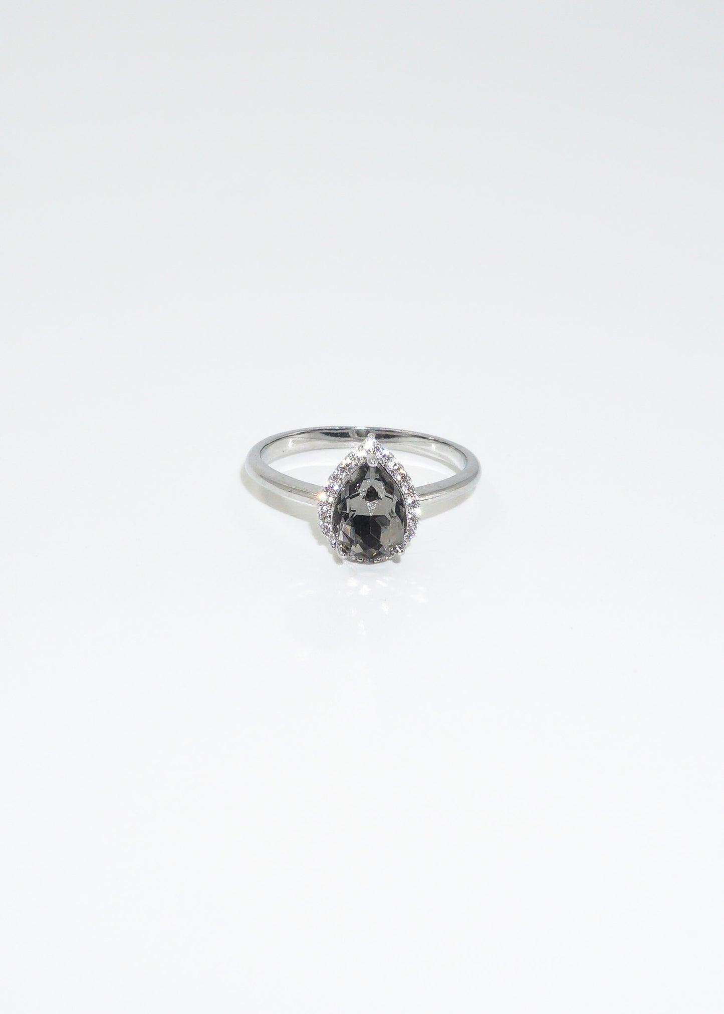 Anillo gota con zirconia gris marengo