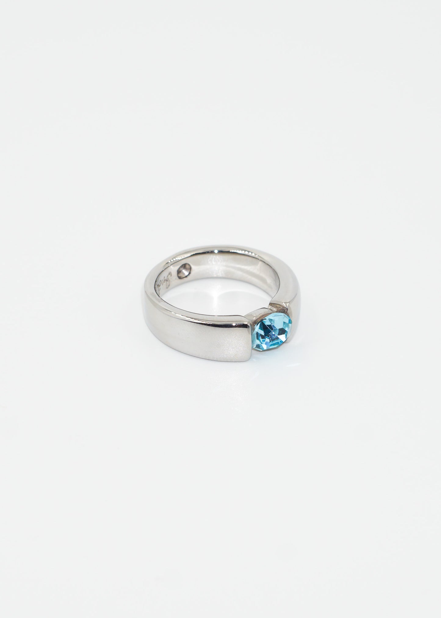 Anillo con zirconia circular acero quirúrgico