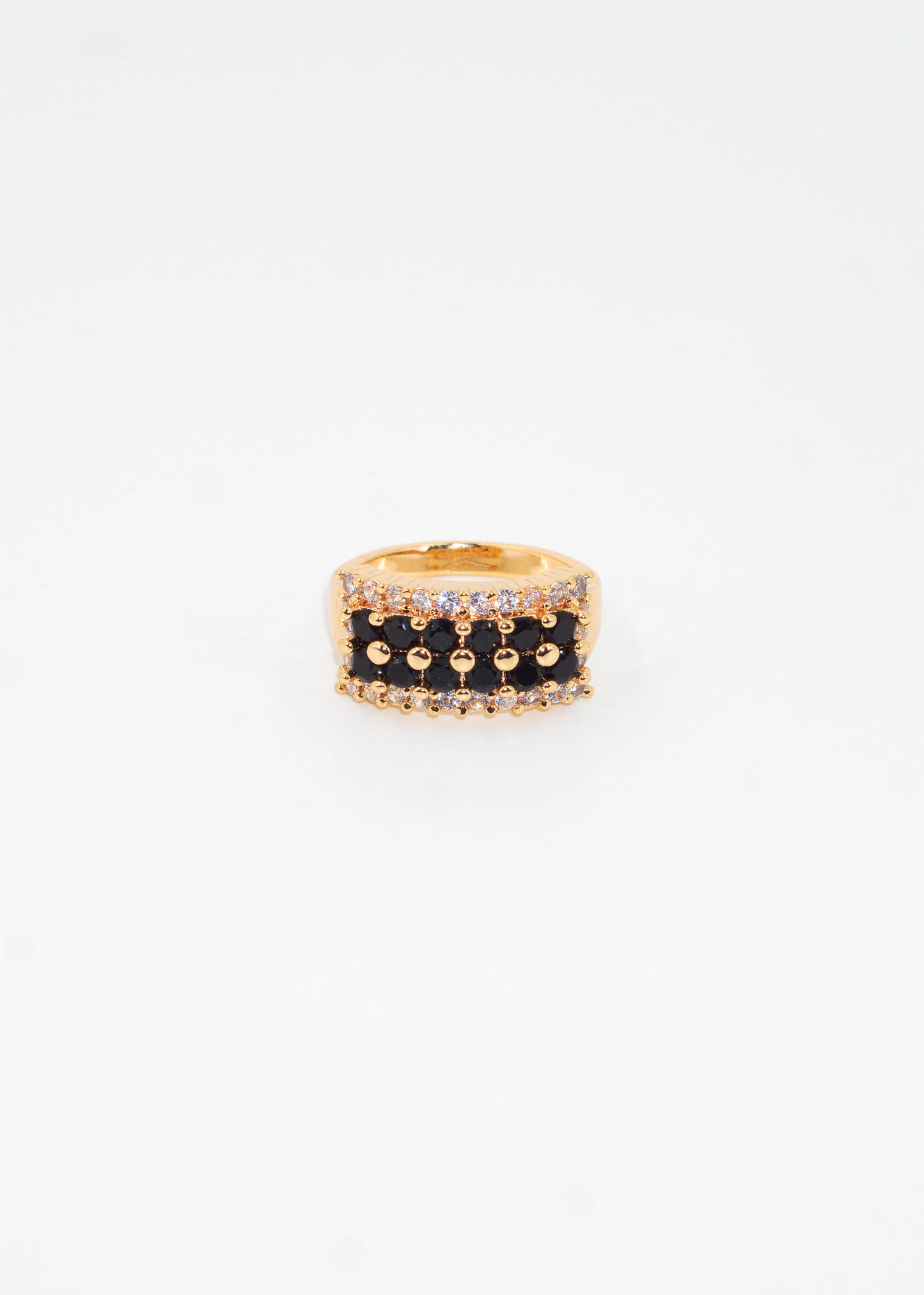 Anillo con terminación de zirconias negras