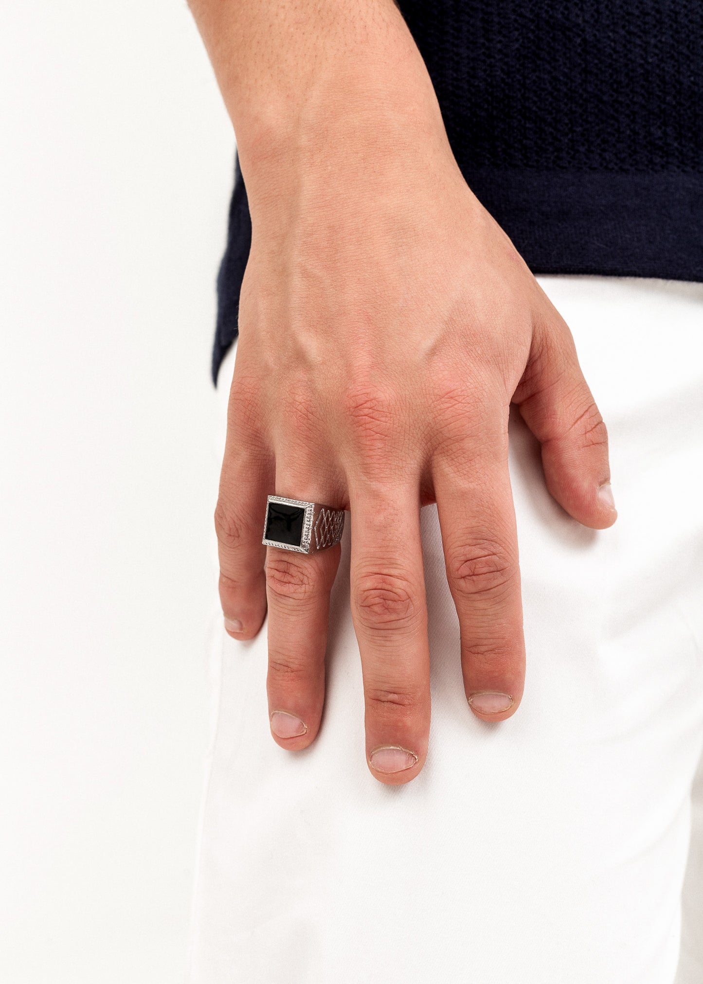 Anillo robusto piedra negra