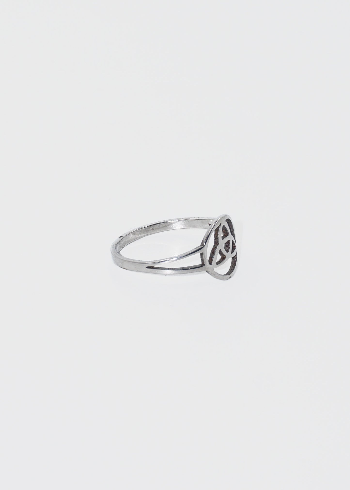 Anillo nudo de brujas acero quirúrgico