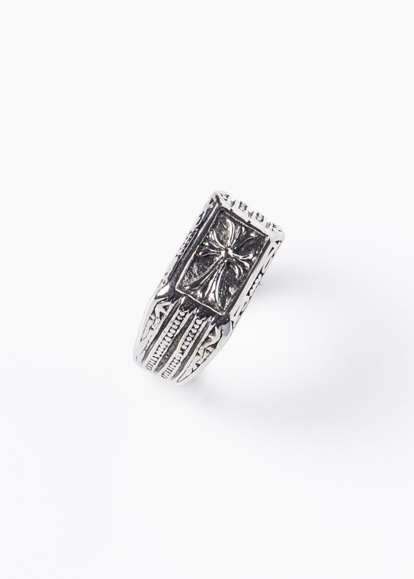 Anillo medieval signet cruz gótica acero quirúrgico