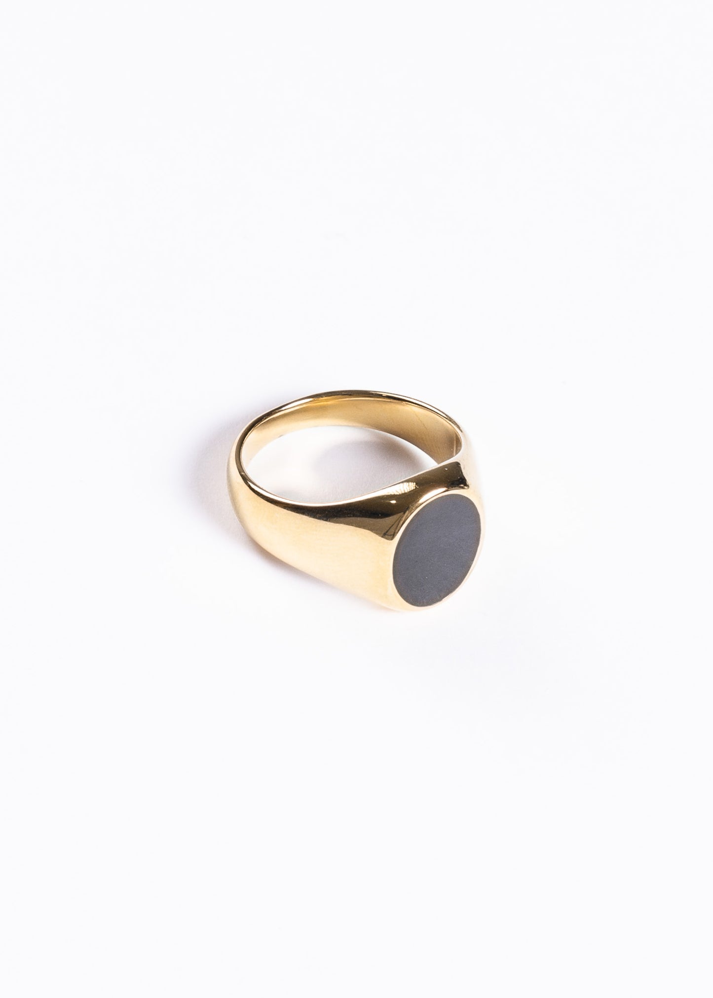 Anillo de mesa con piedra negra acero quirúrgico - Dorado