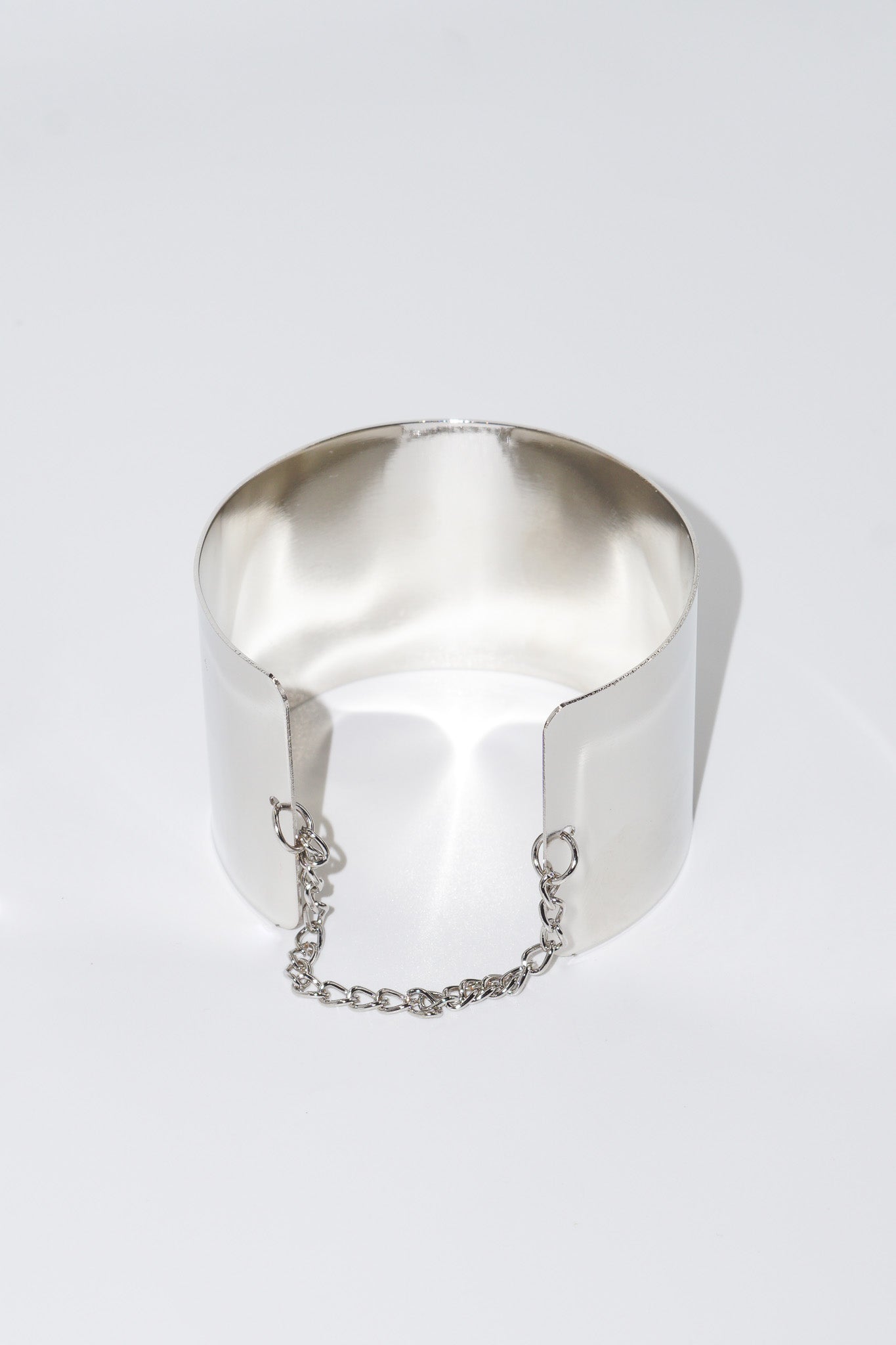 Pulsera brazalete liso con cadenita