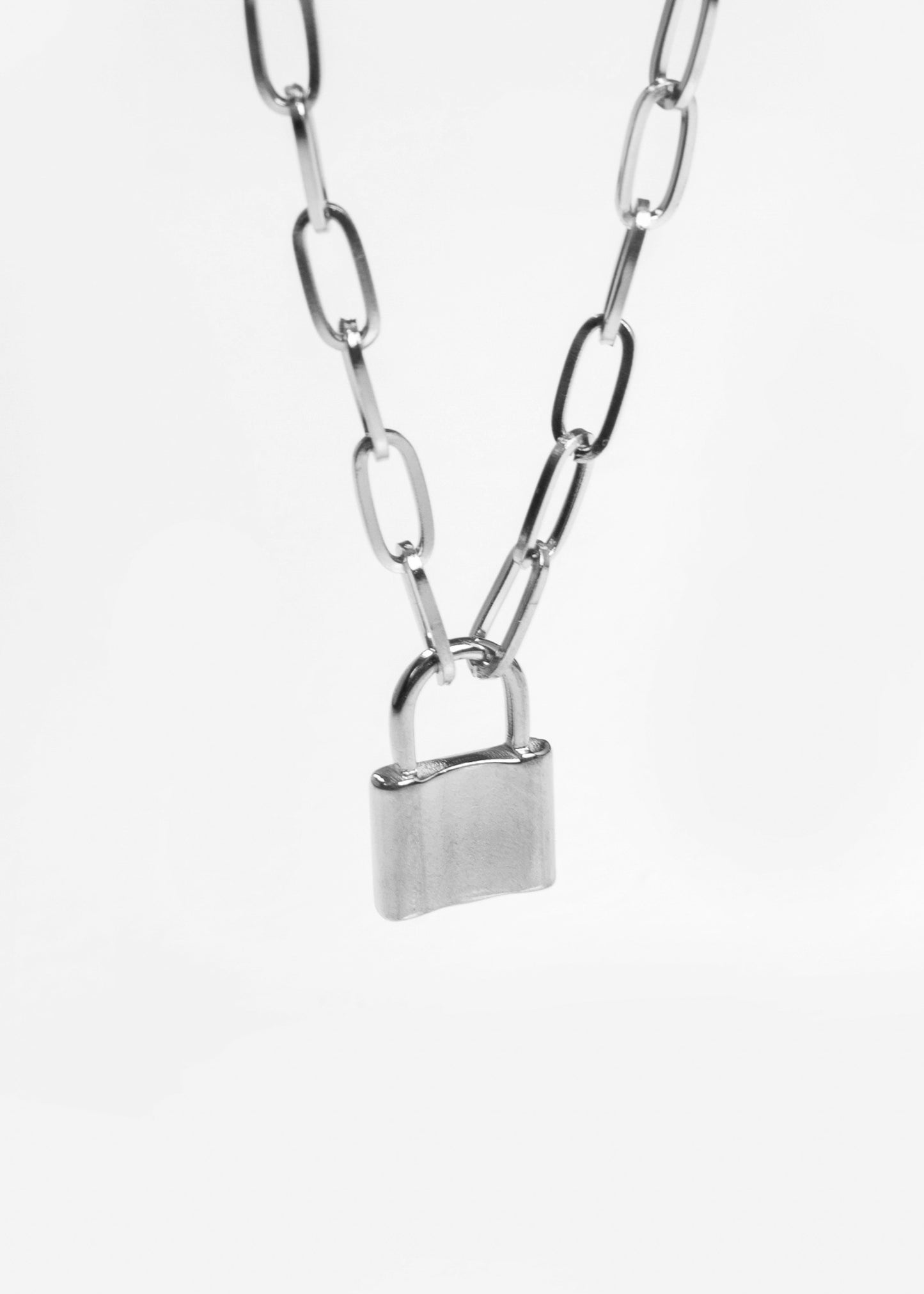 Cadena con dije candado acero quirúrgico