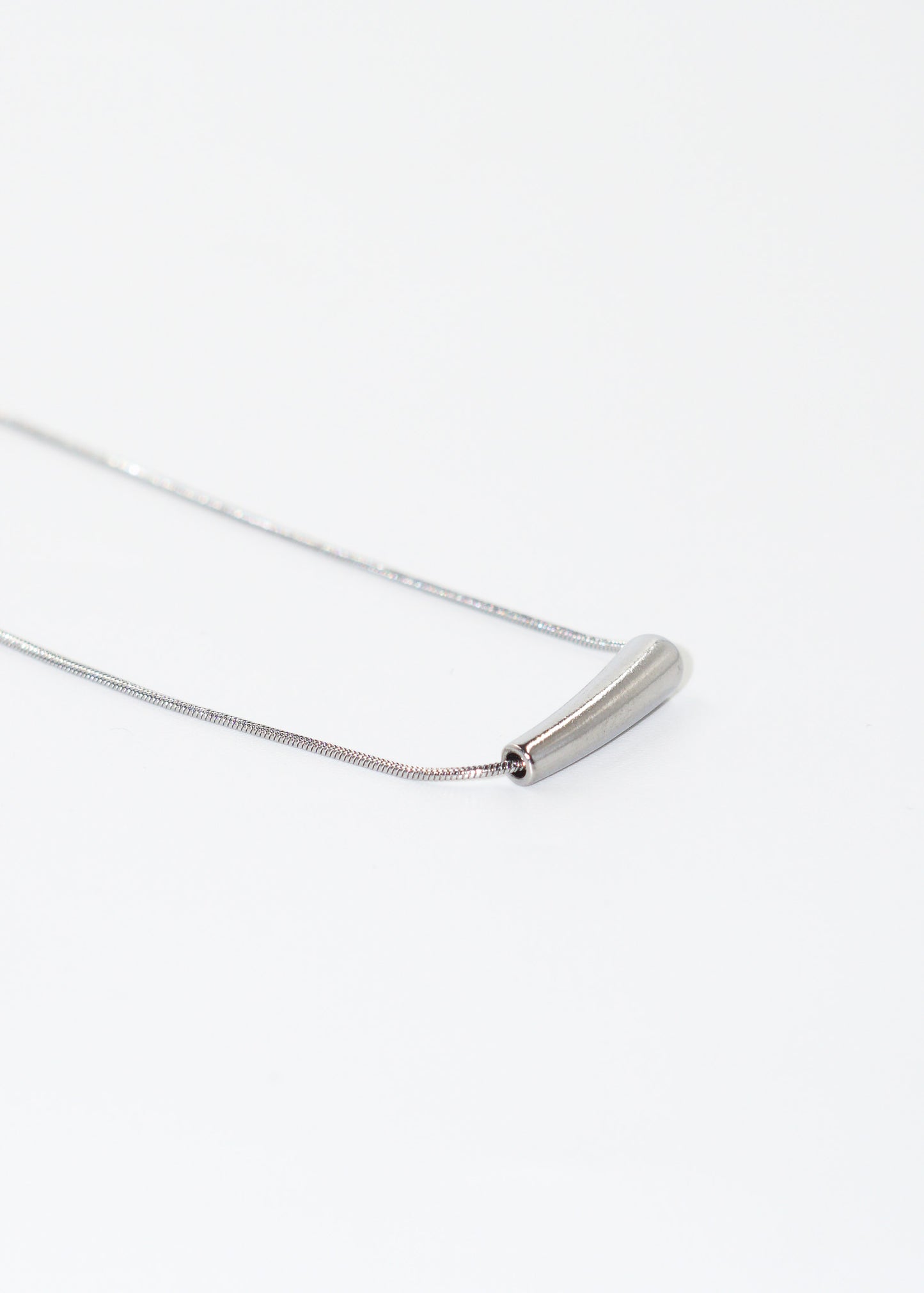 Cadena collar con dije barra ovalada acero quirúrgico