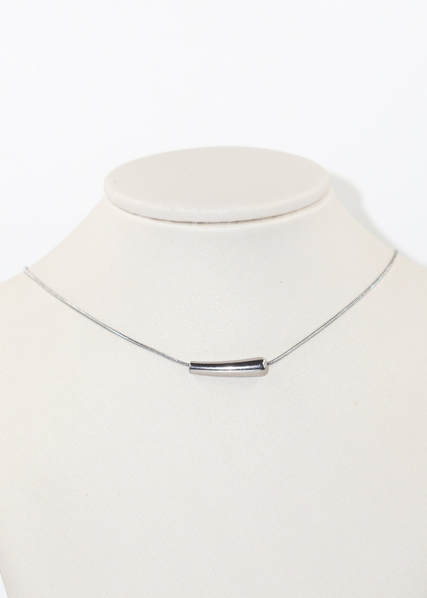 Cadena collar con dije barra ovalada acero quirúrgico