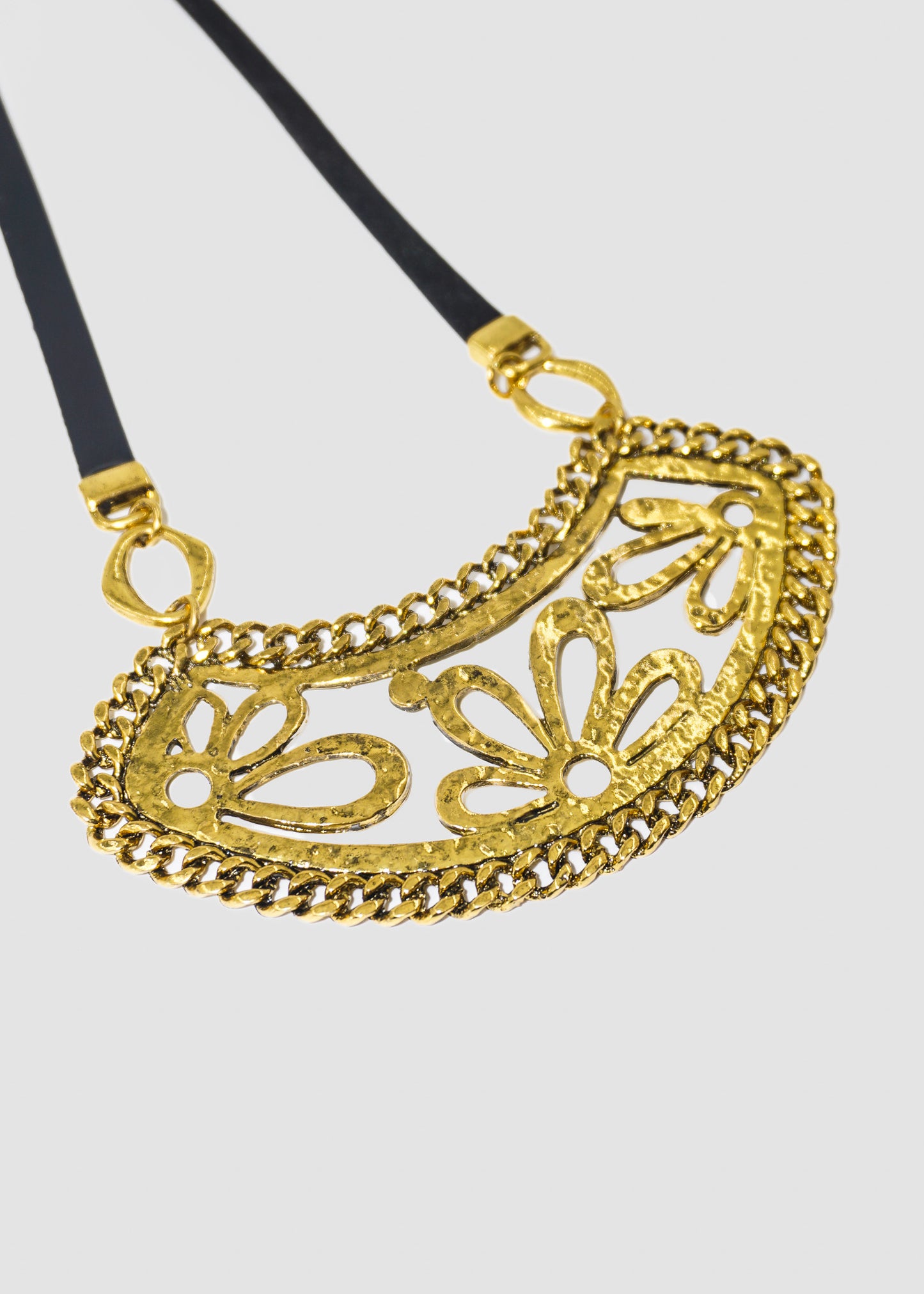 Collar cuerina con dije flores vintage