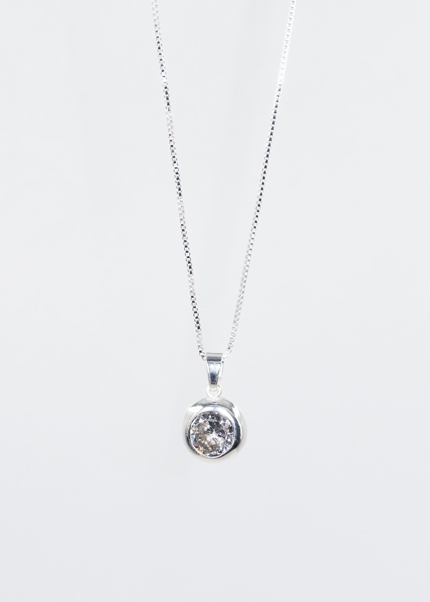 Cadena collar punto luz grande zirconia