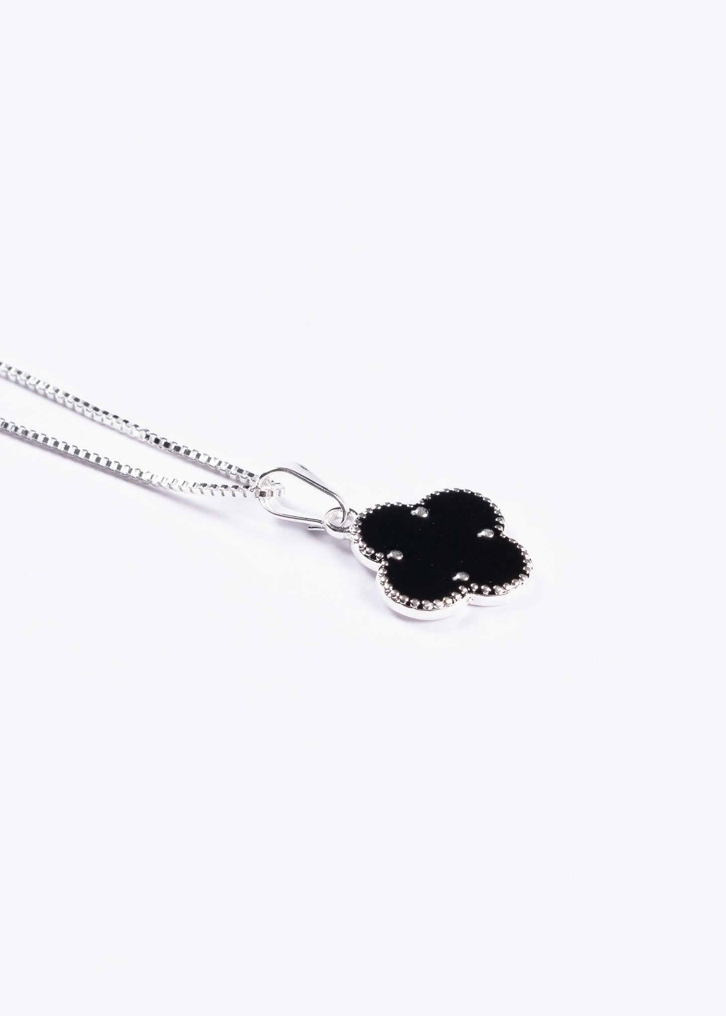 Cadena collar dije trébol negro enchapado en plata