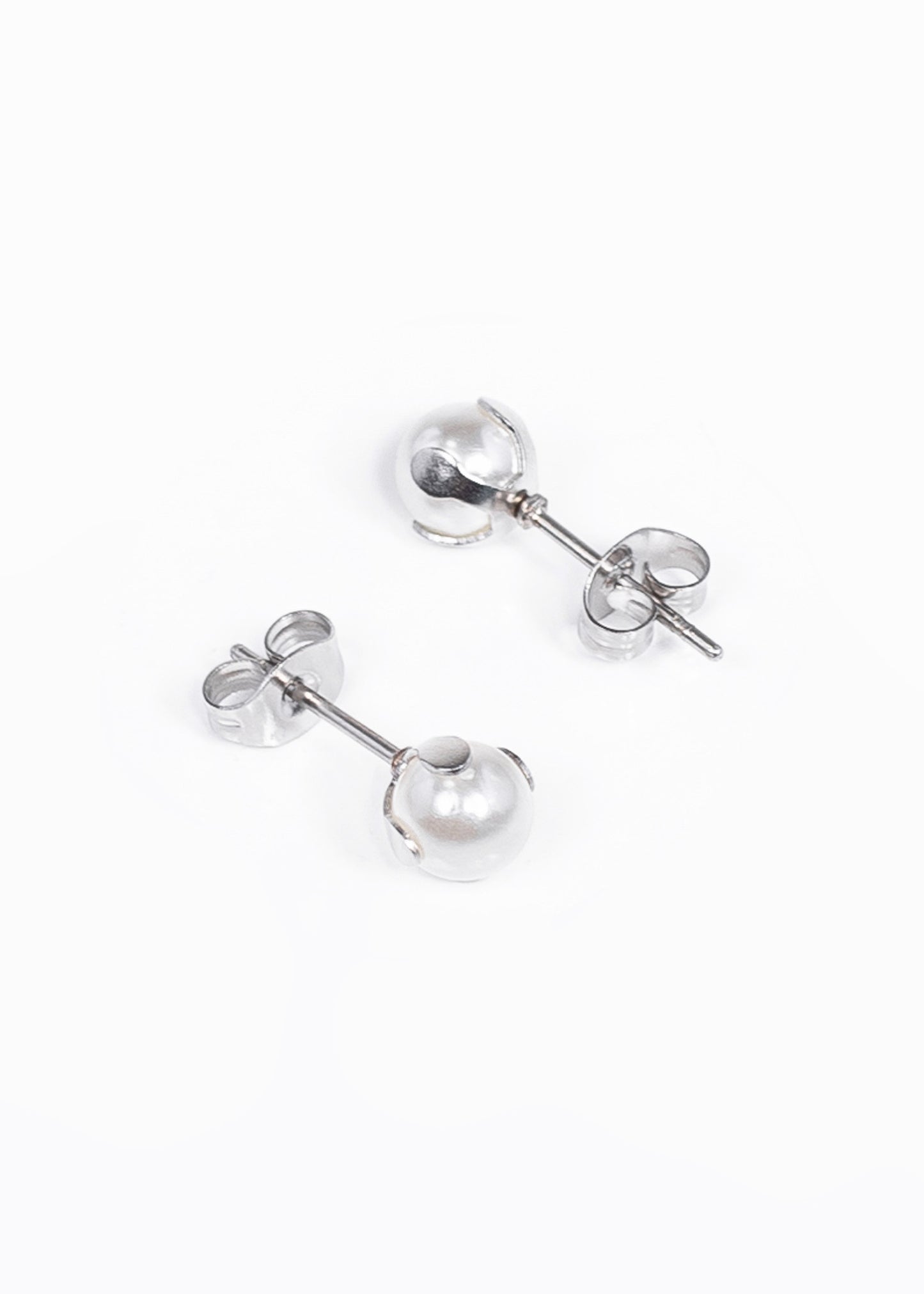 Caravanas perla blanca 6mm engarzada acero quirúrgico