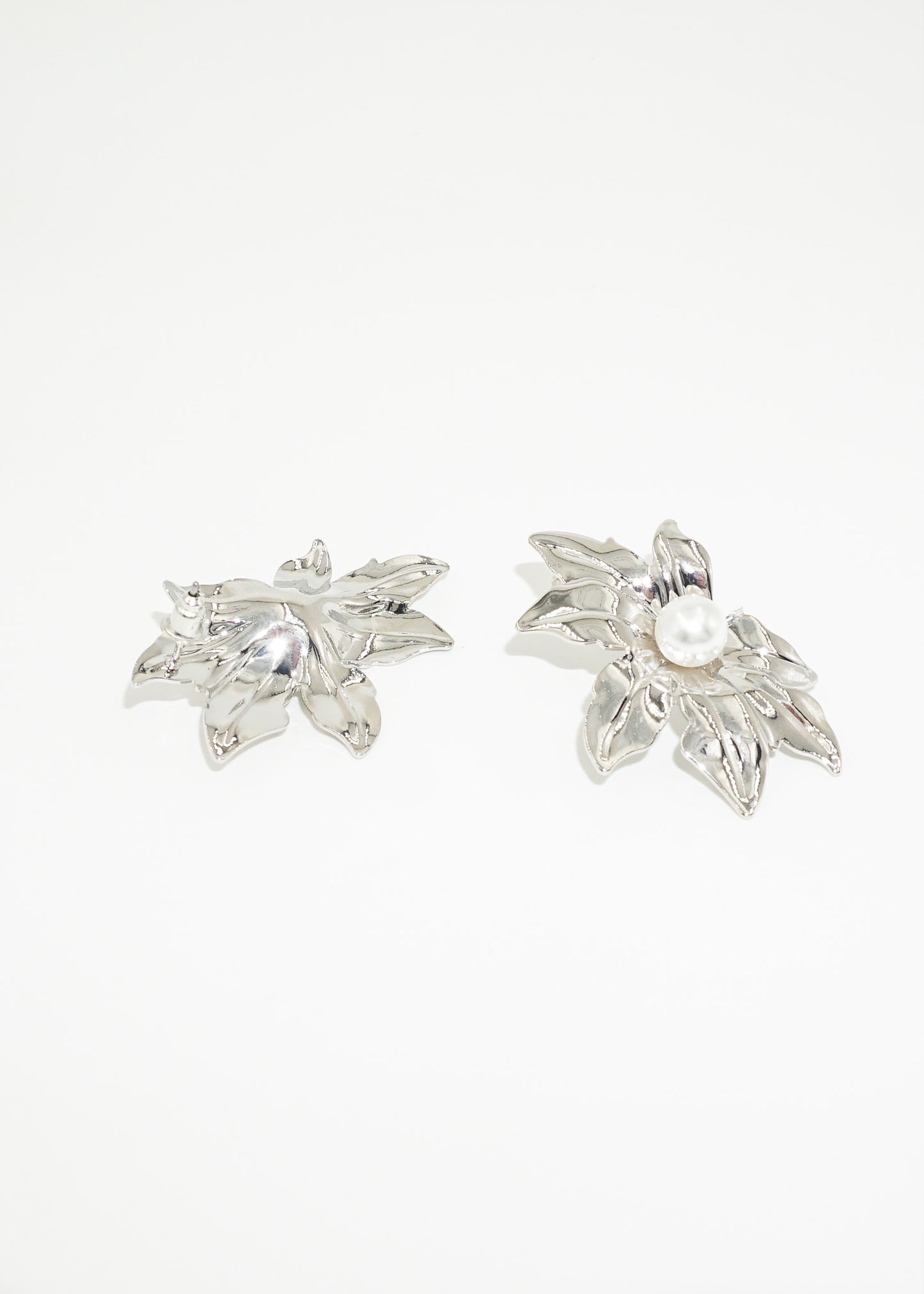 Caravanas flor con perla al centro