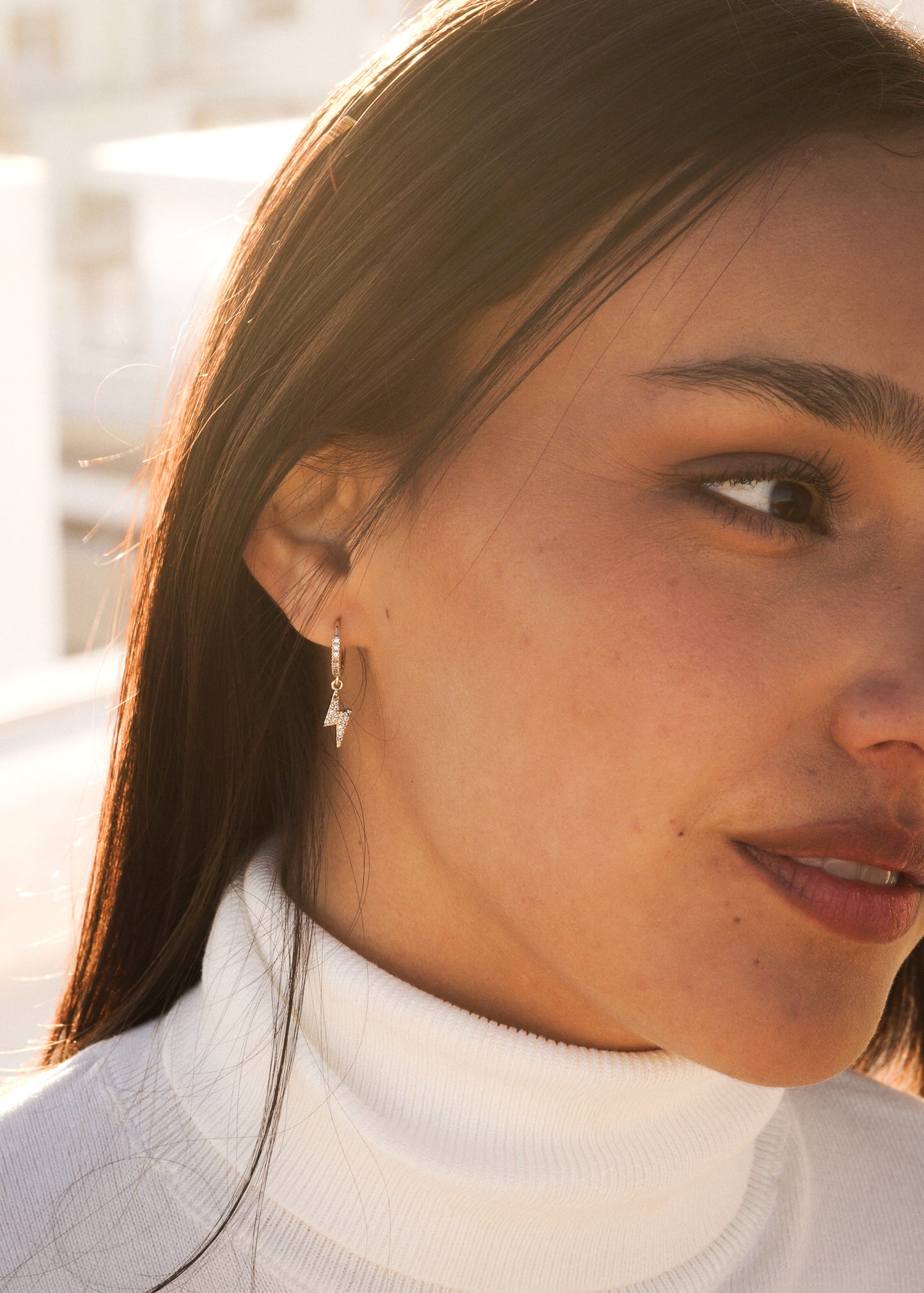 Caravanas aros rayo con zirconias acero quirúrgico