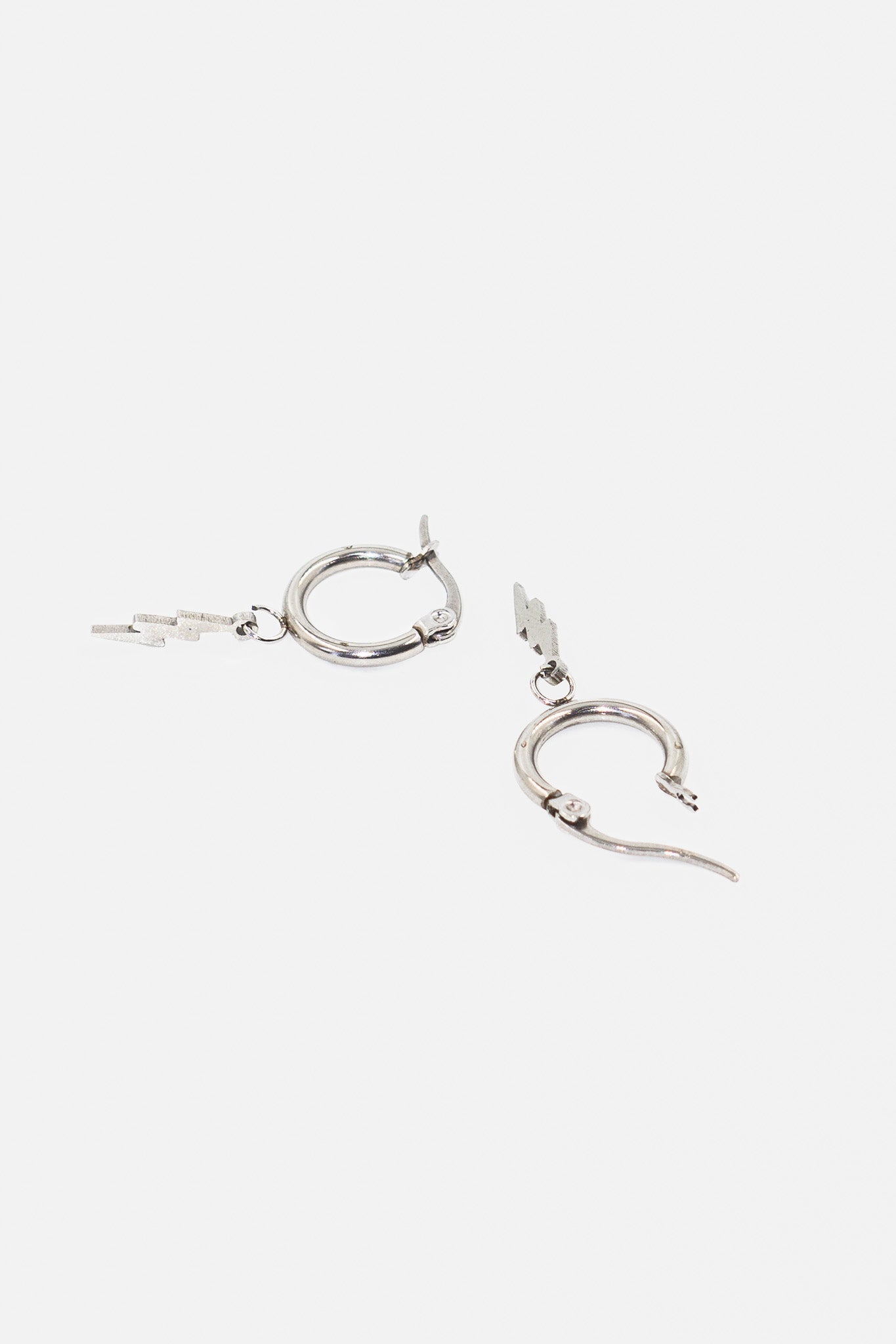 Caravanas aritos clip con rayo acero quirúrgico