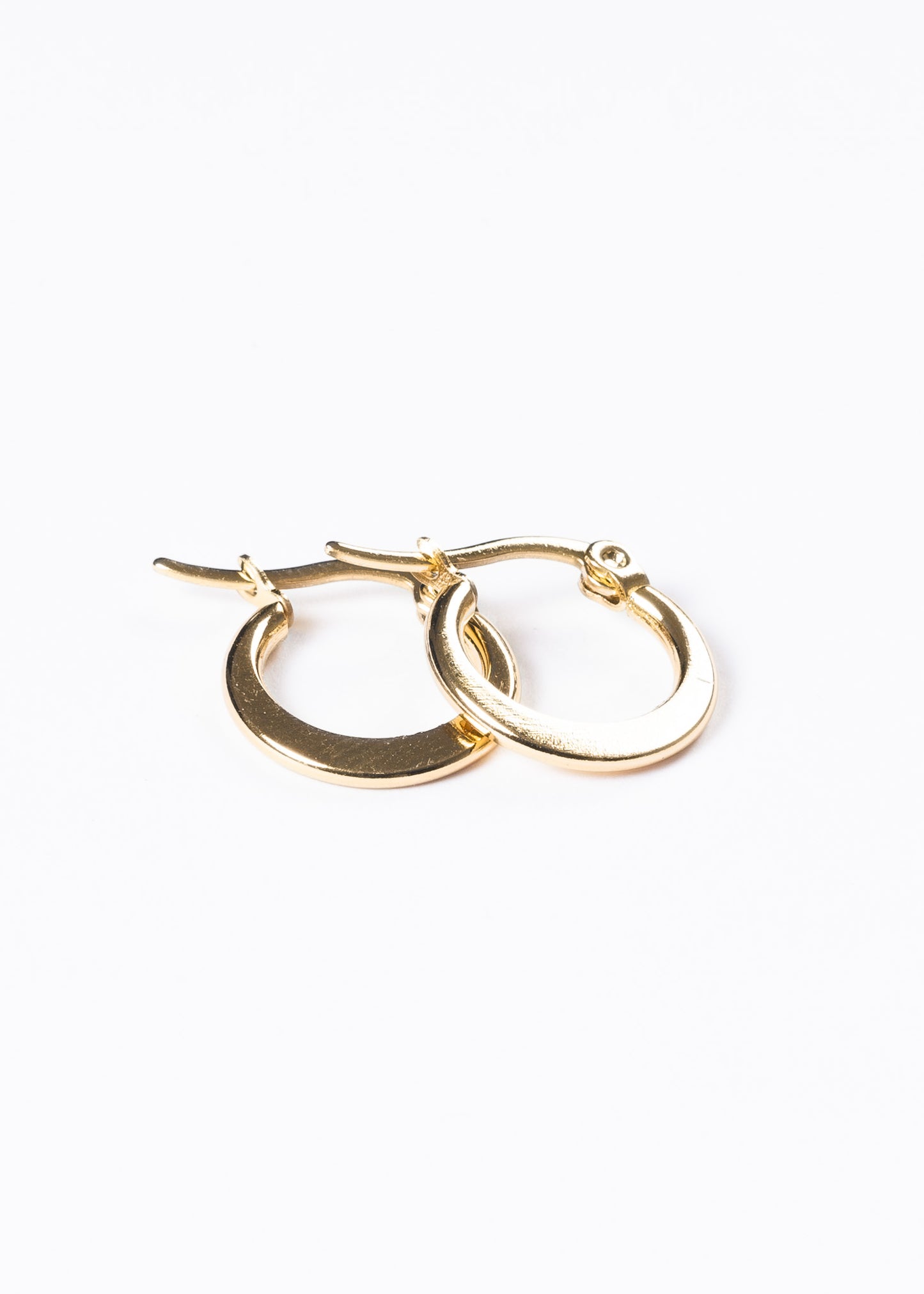 Caravanas aros chatos oval acero quirúrgico dorado