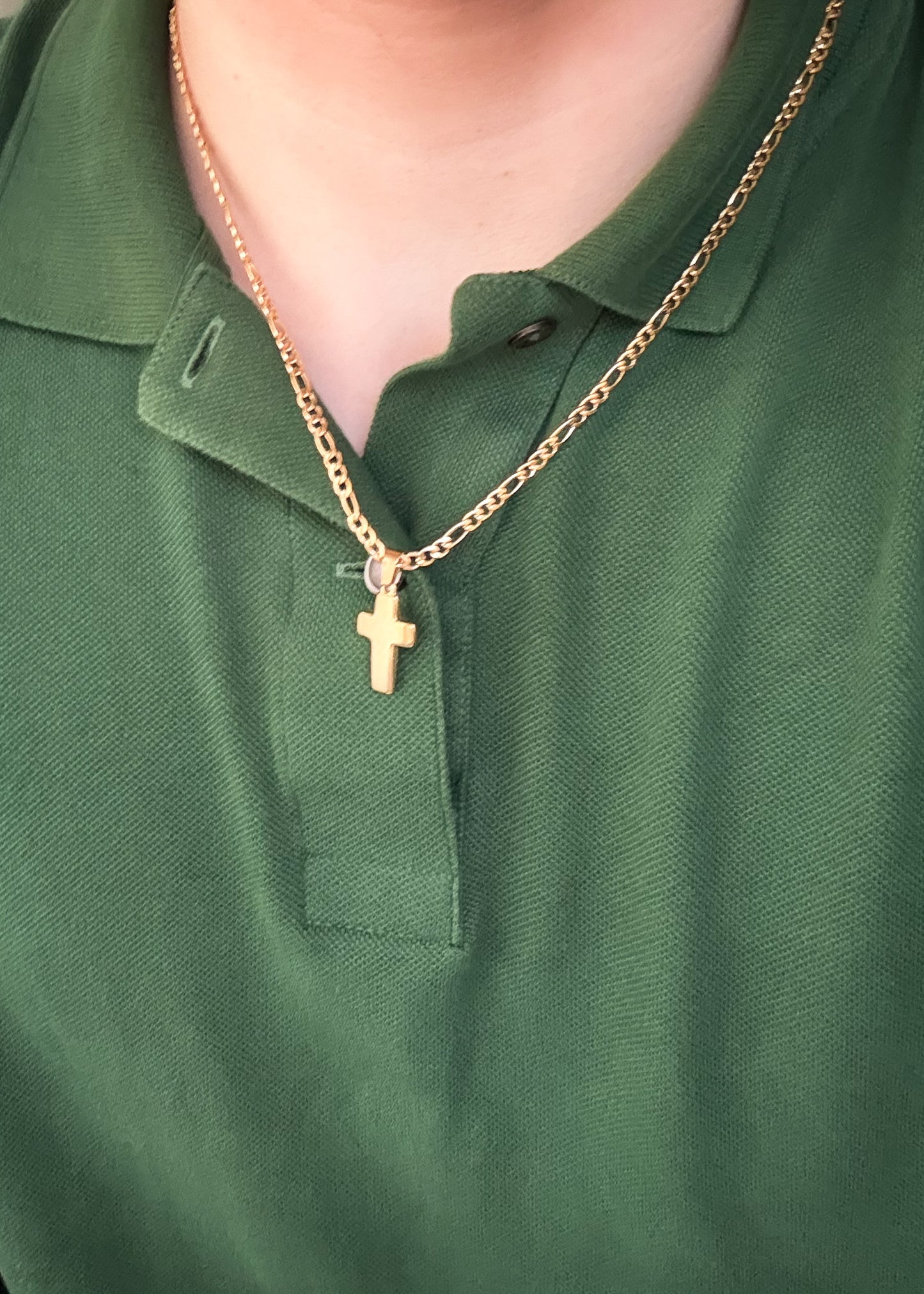 Dije cruz bombé 2.5x1.5cm acero quirúrgico dorado - Chico