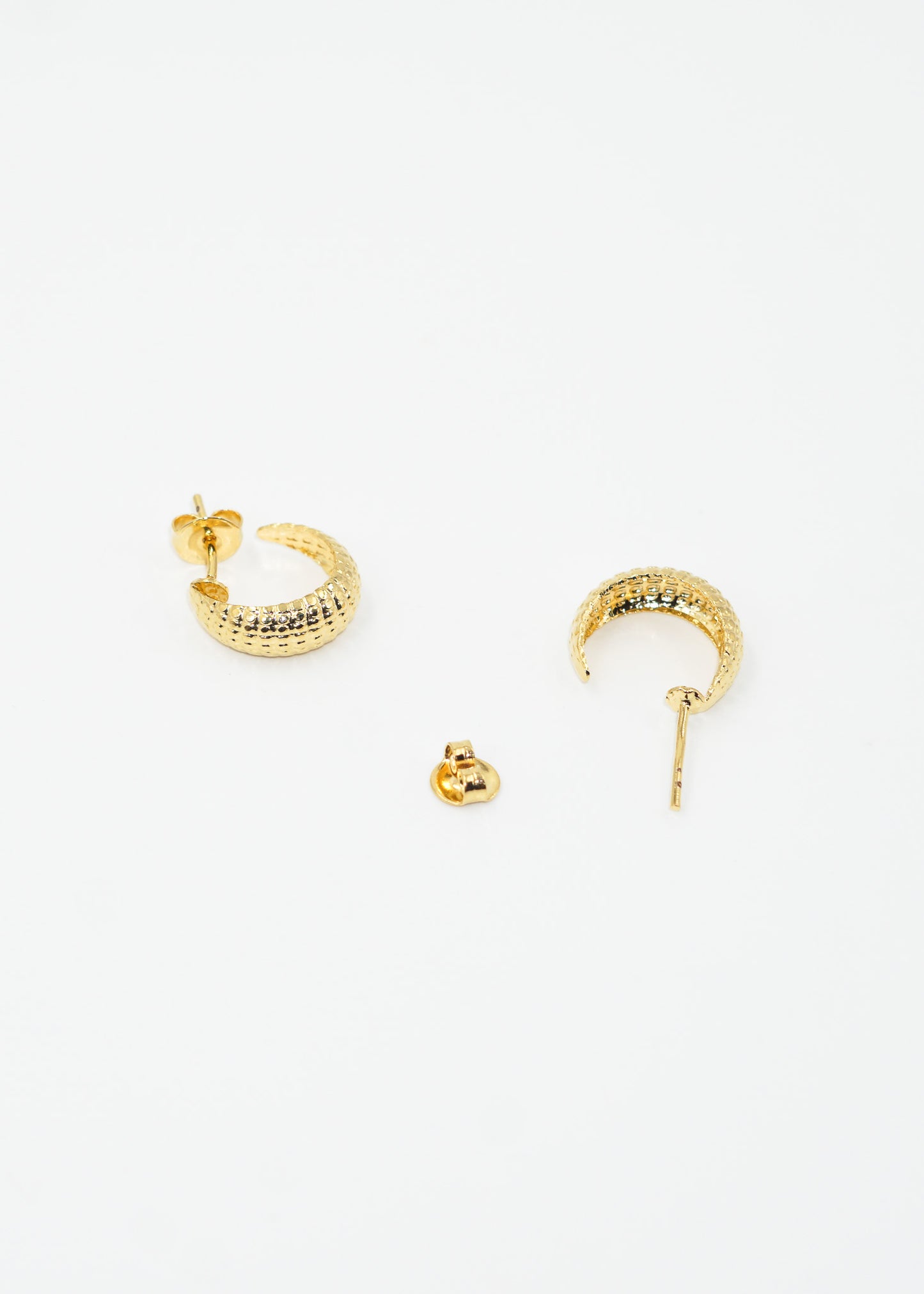 Caravanas aros texturizados baño en oro 18k