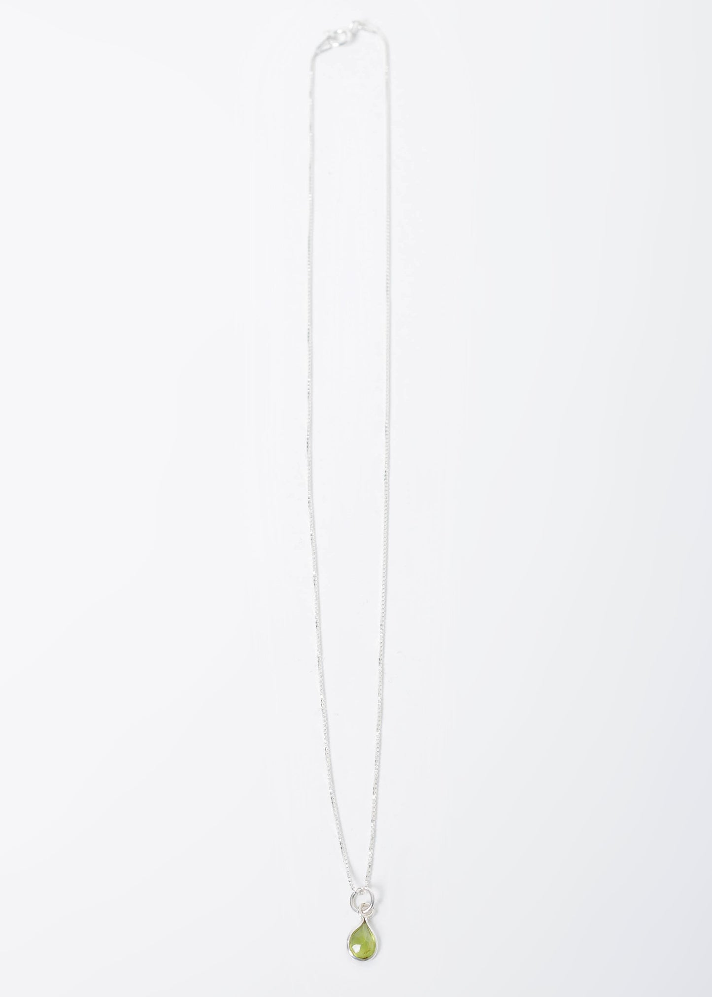 Cadena collar con dije gota peridoto mini plata 925 - Riqueza