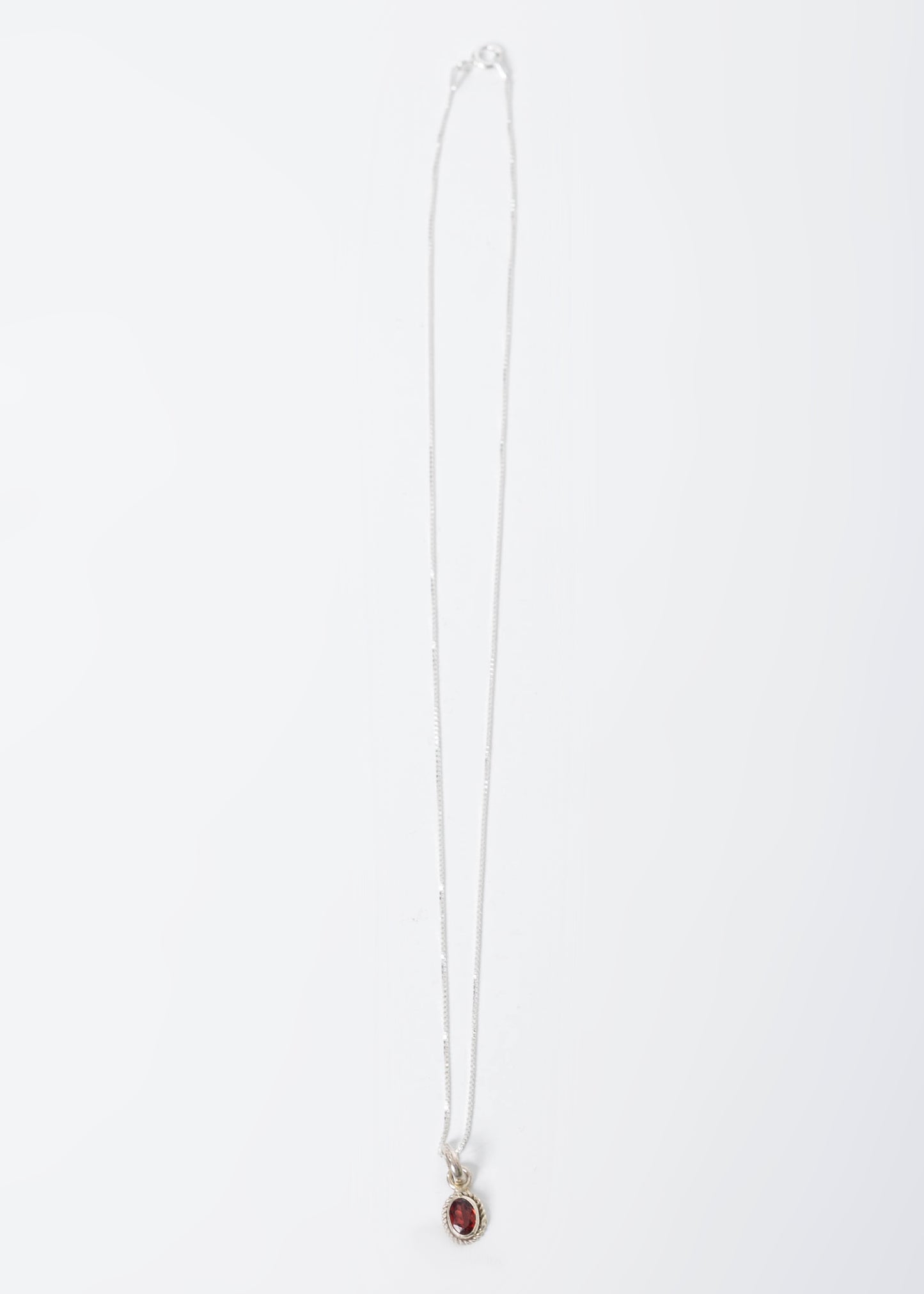 Cadena collar con dije granate oval plata 925