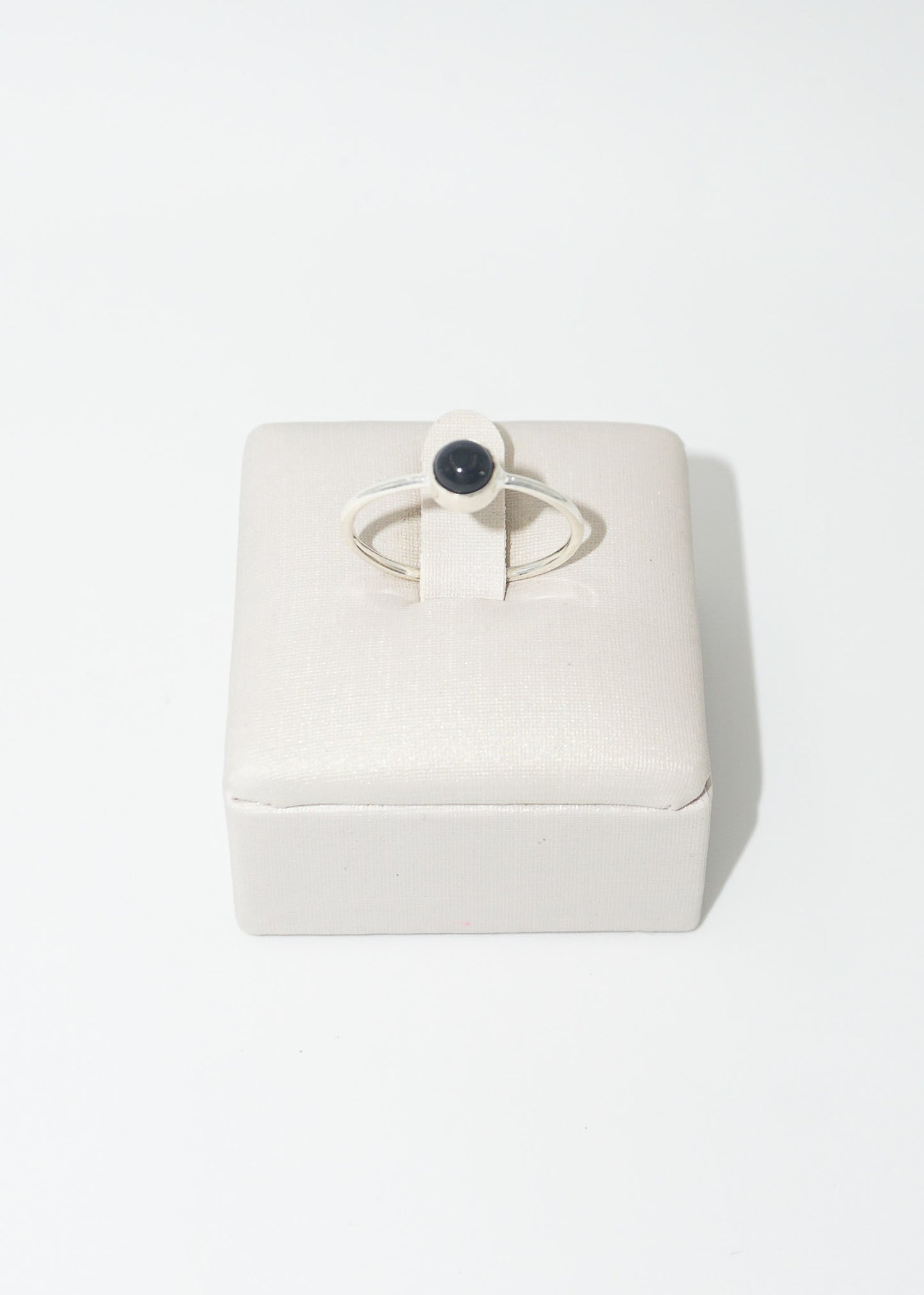 Anillo fino cabujón piedra ónix plata 925