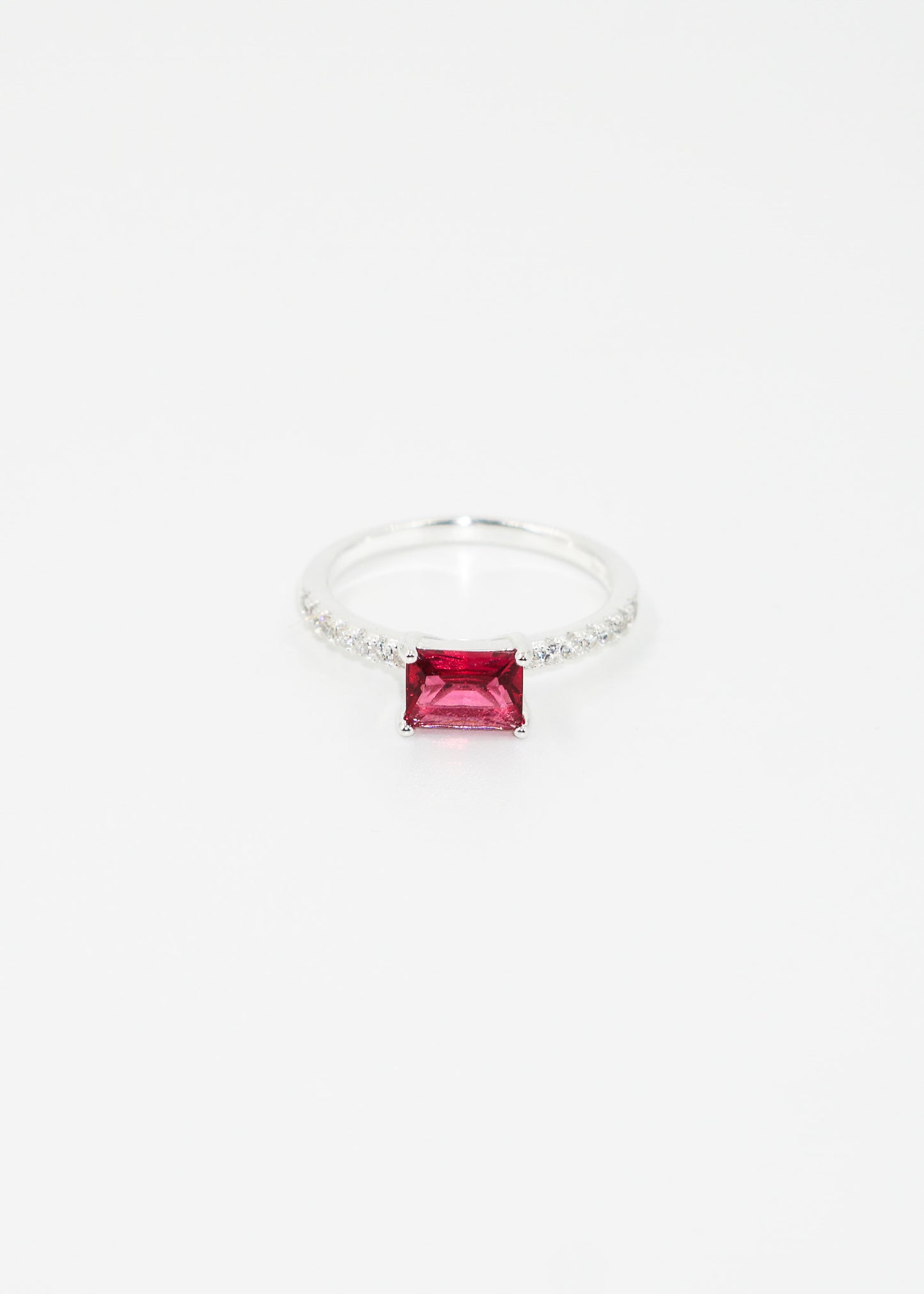 Anillo con zirconia rectangular roja plata 925