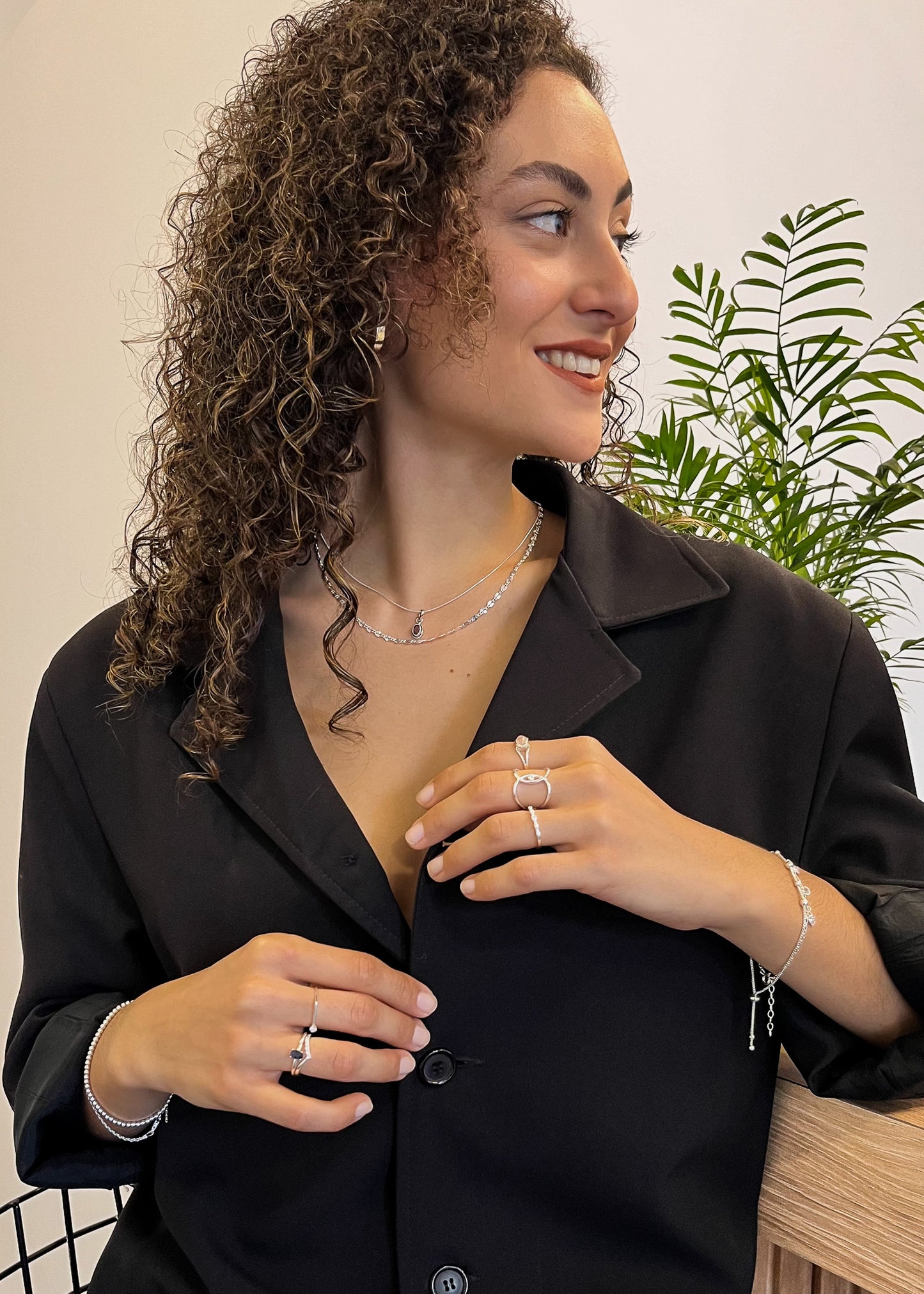 Anillo entrelazado ancho con zirconia al centro plata 925