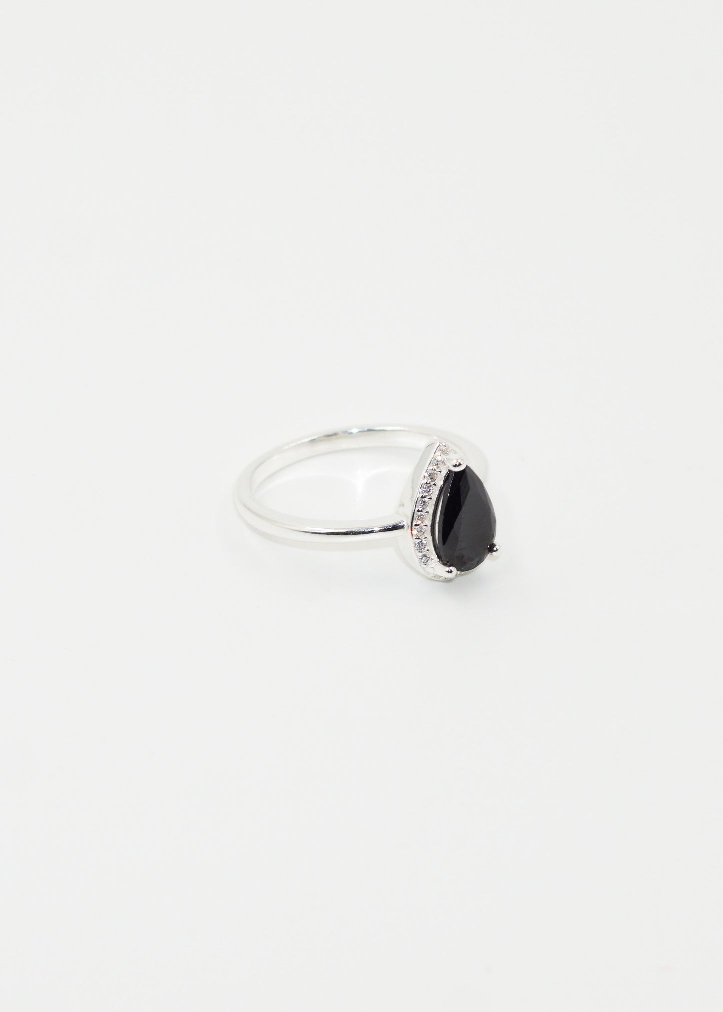 Anillo gota zirconia negra plata 925