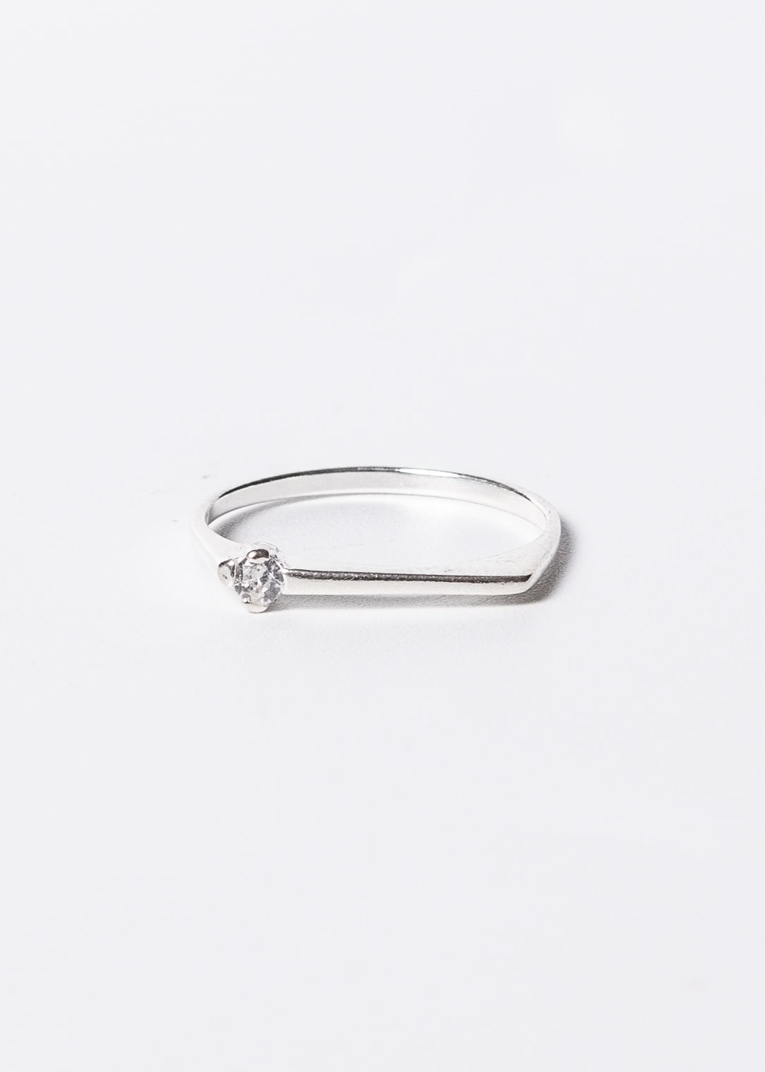 Anillo básico recto con mini zirconia plata 925