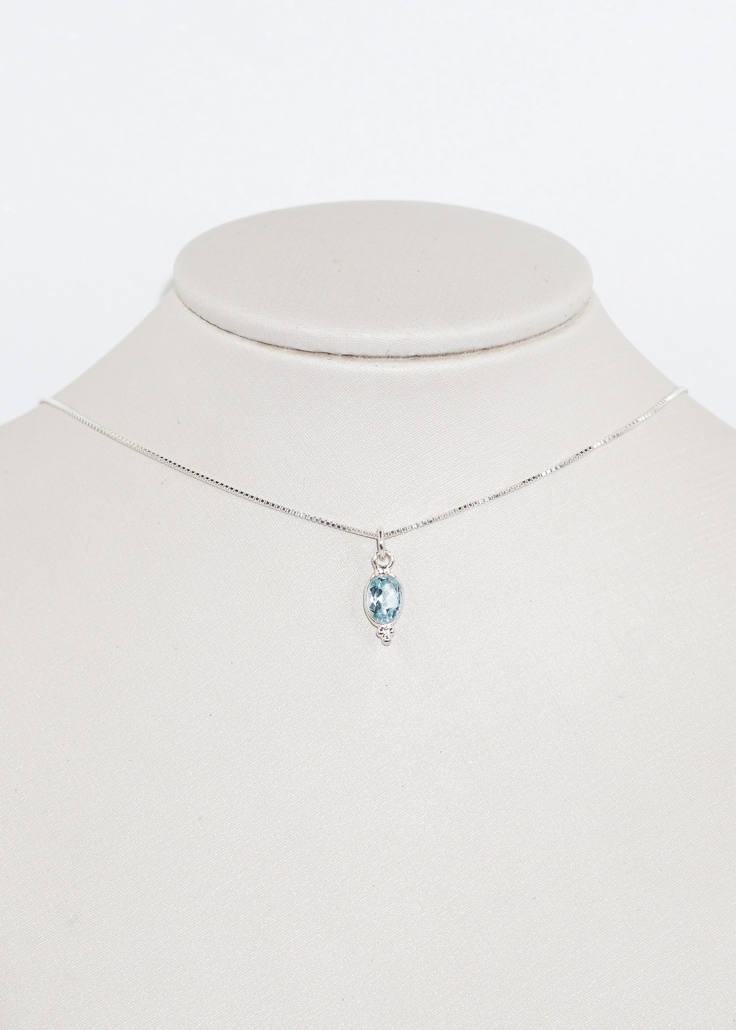 Cadena collar con dije topacio azul esferas plata 925