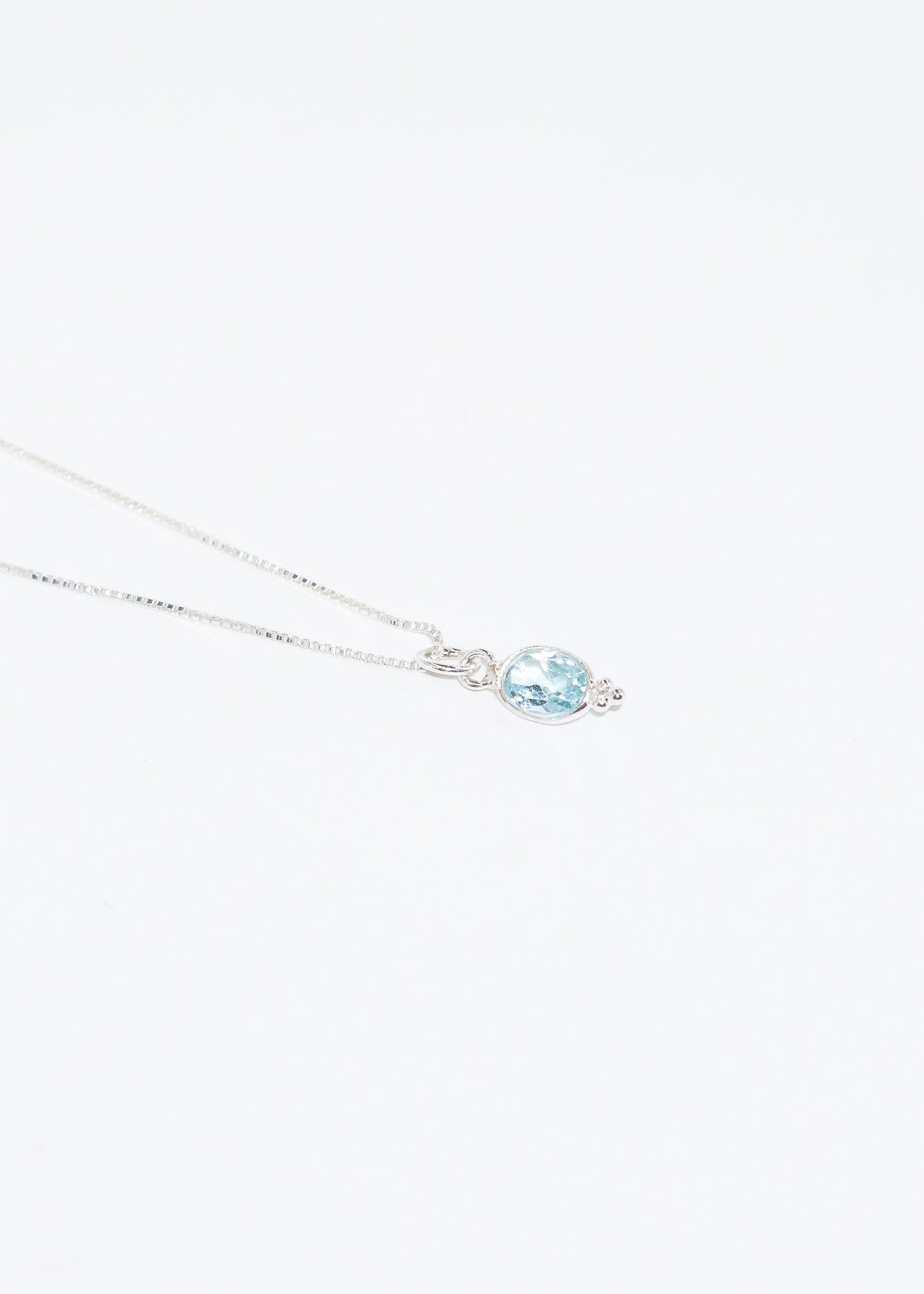 Cadena collar con dije topacio azul esferas plata 925