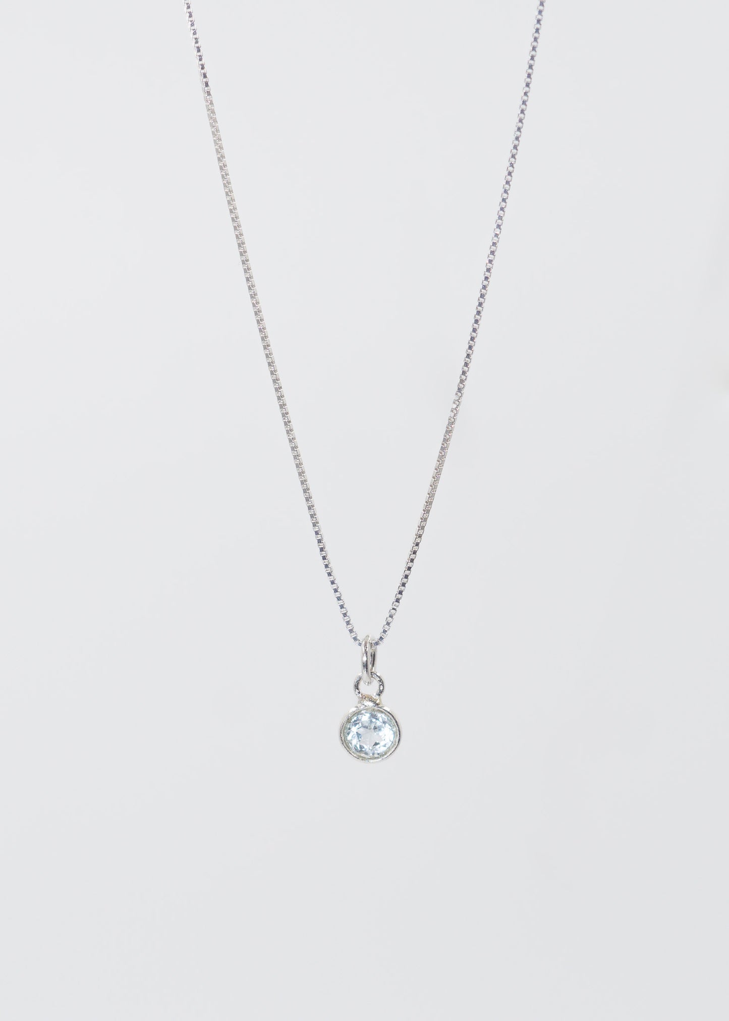 Cadena collar con dije punto luz topacio azul plata 925