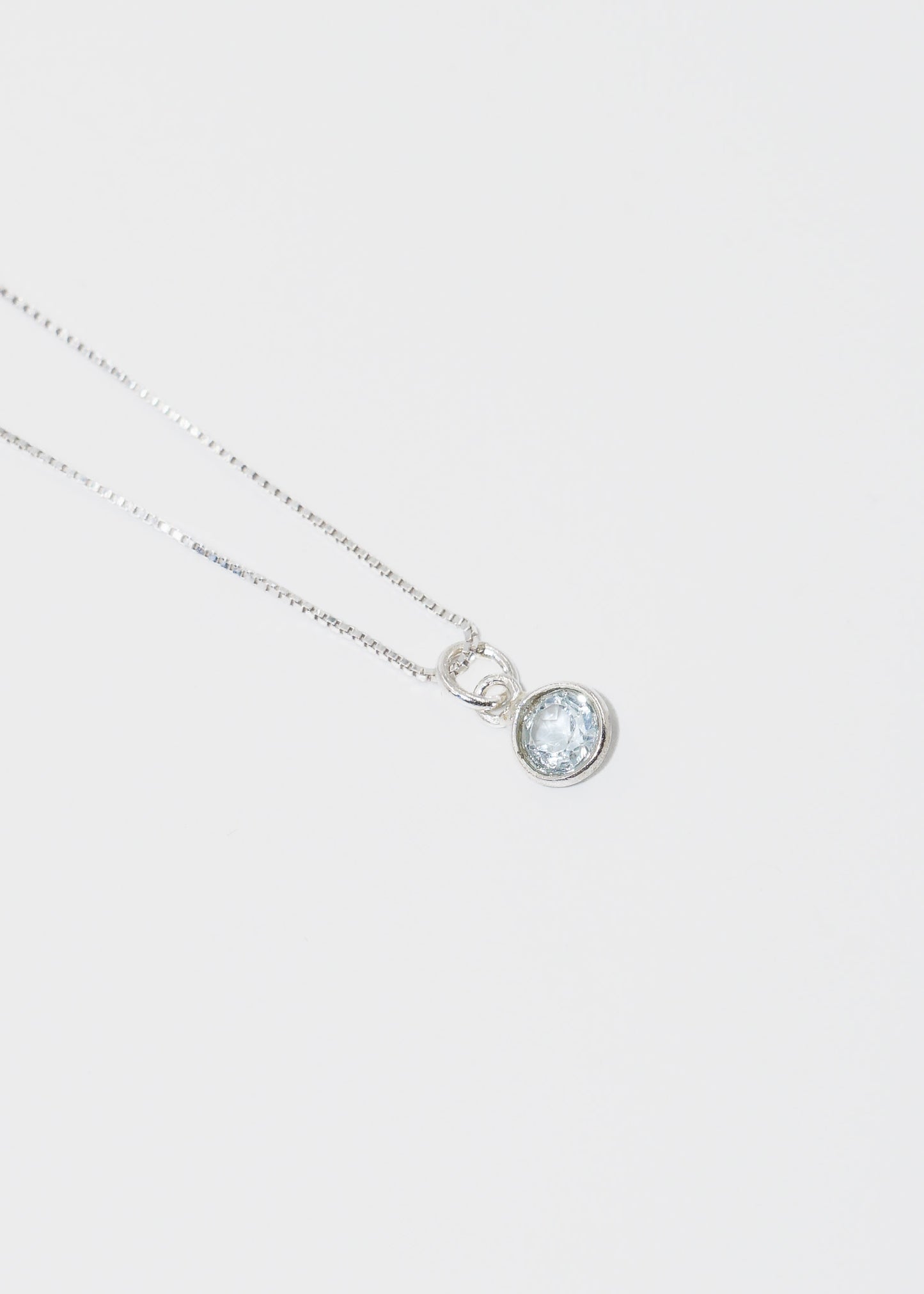 Cadena collar con dije punto luz topacio azul plata 925