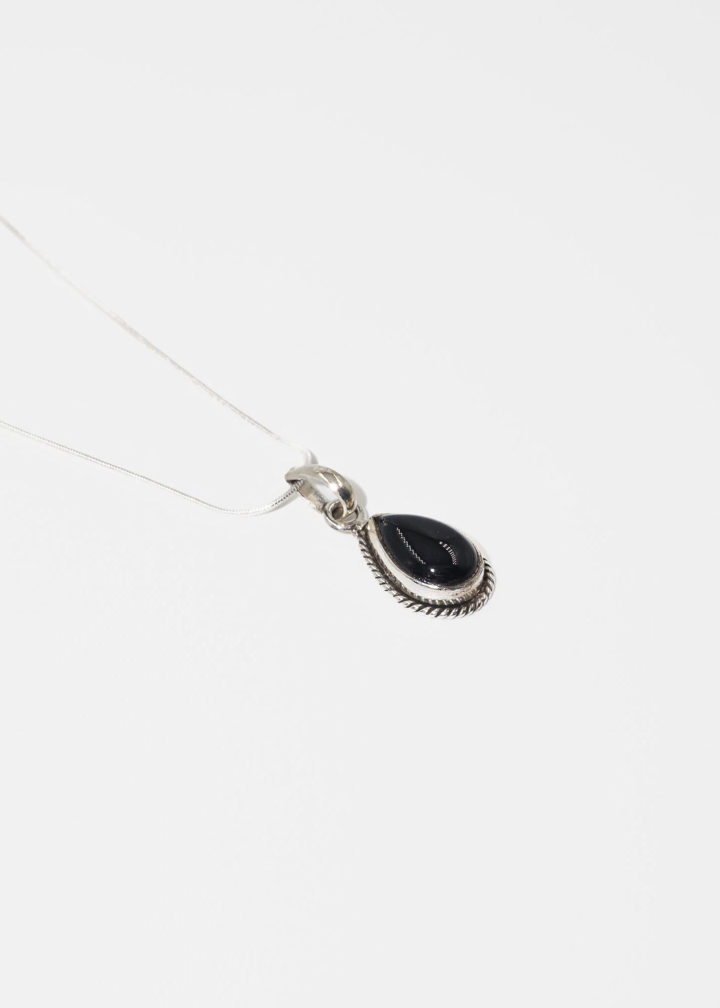 Cadena collar con dije gota piedra ónix plata 925