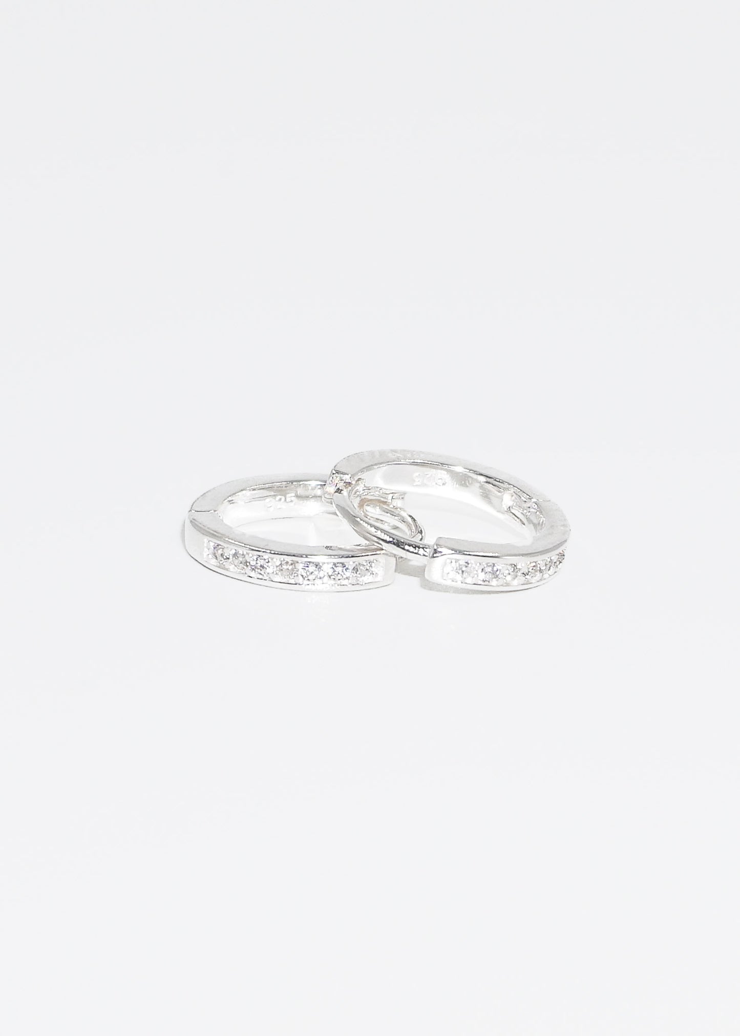 Caravanas aros huggies clásicos 14mm con zirconias plata 925