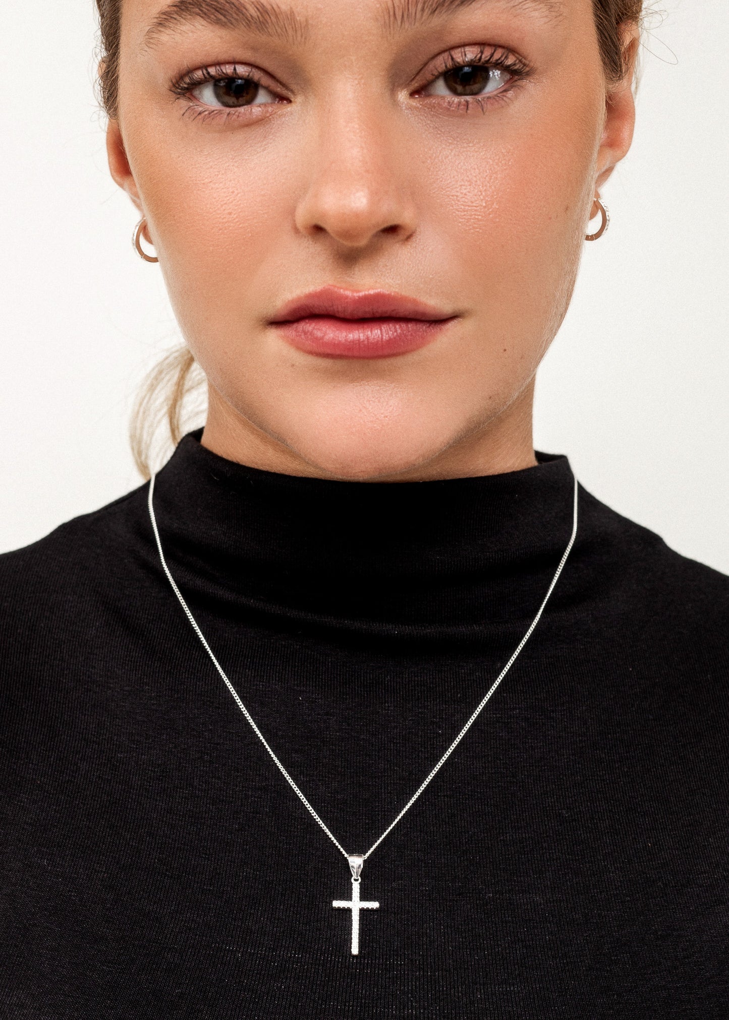 Cadena collar groumet con dije cruz zirconias plata 925