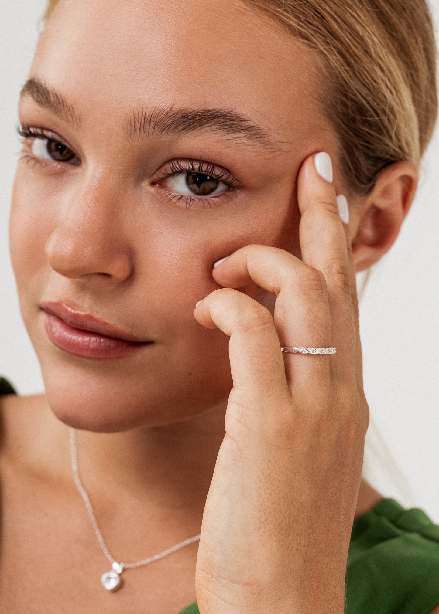 Anillo infinito zirconias plata 925