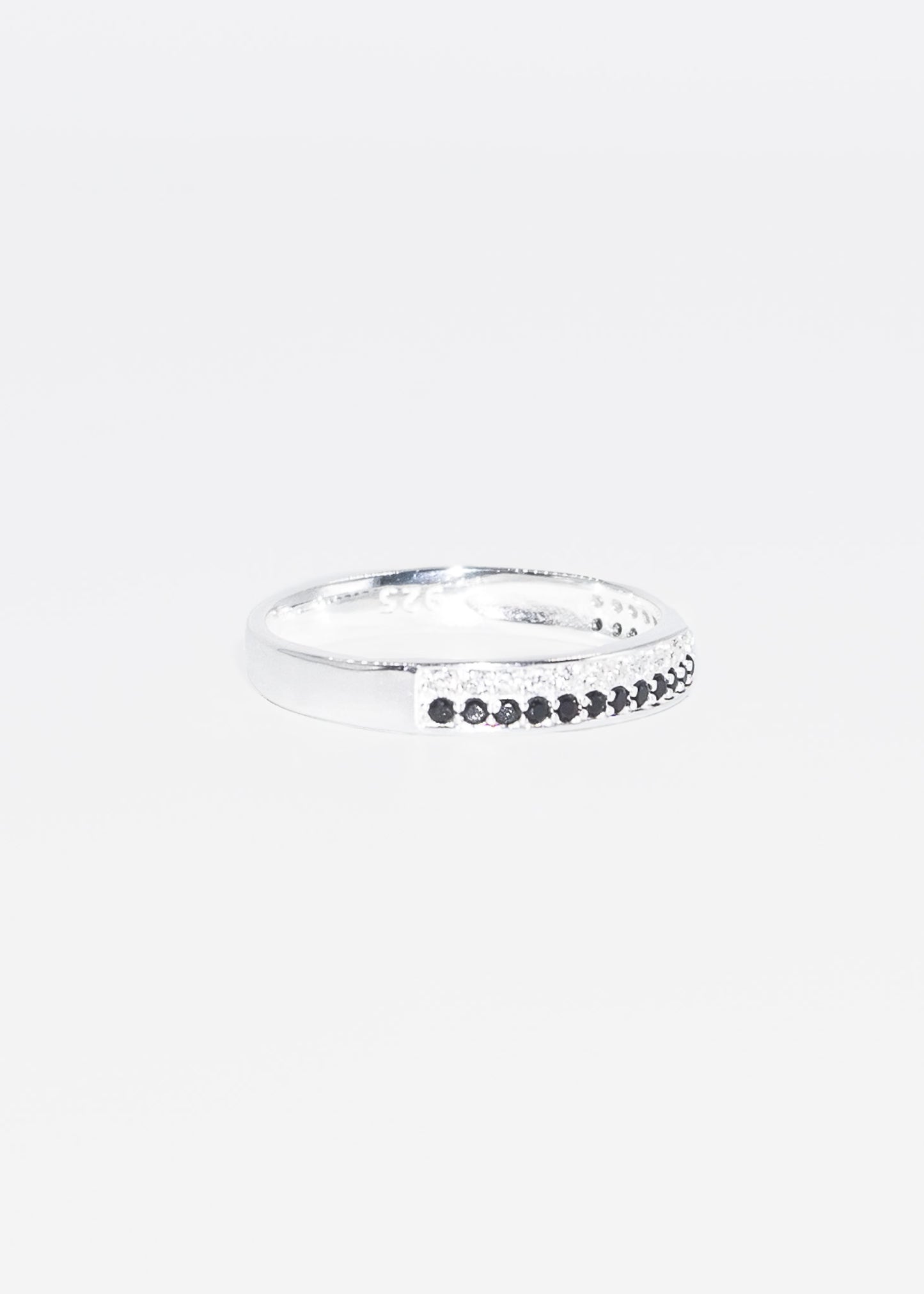 Anillo sin fin con zirconias negras plata 925