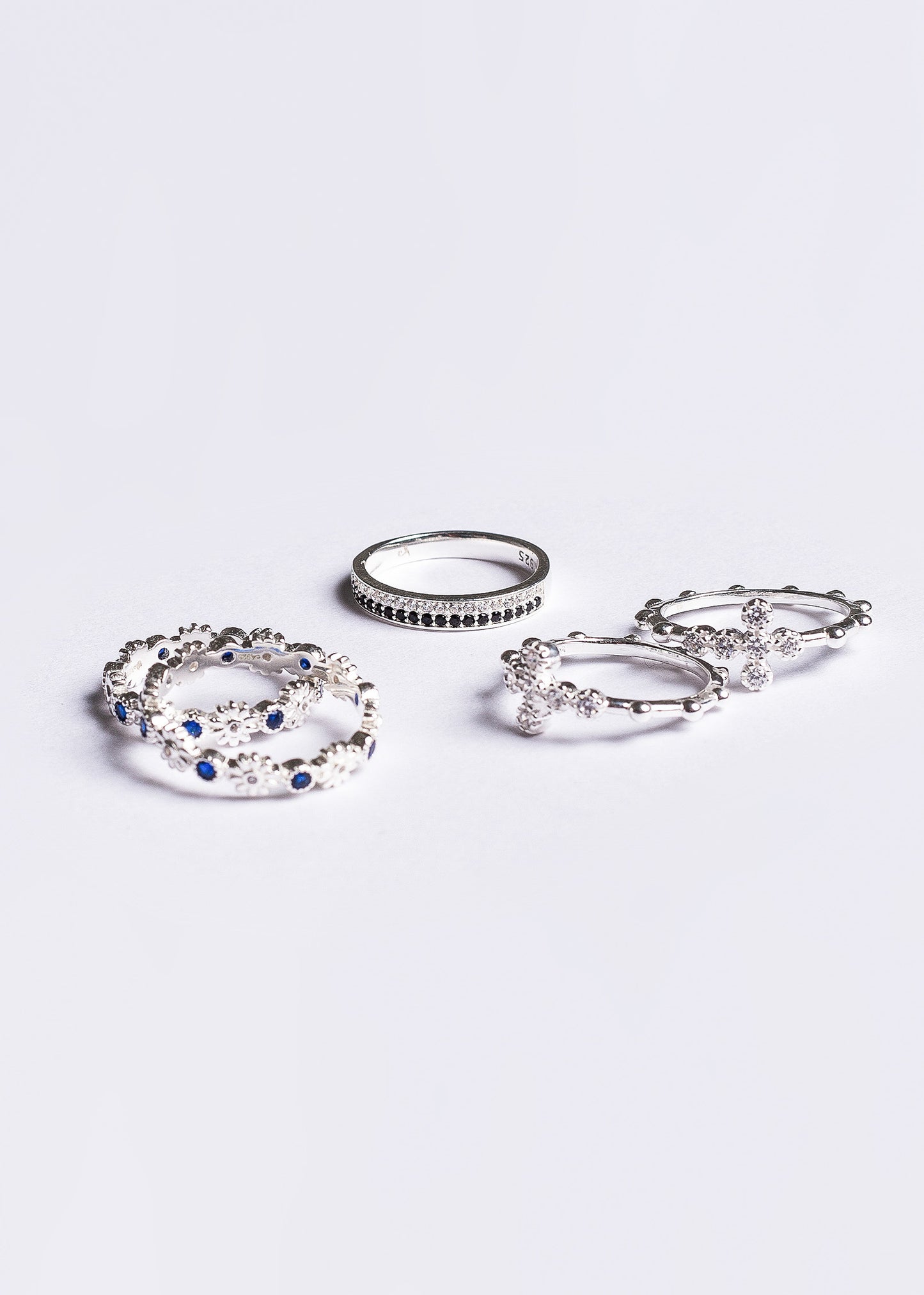 Anillo sin fin con zirconias negras plata 925