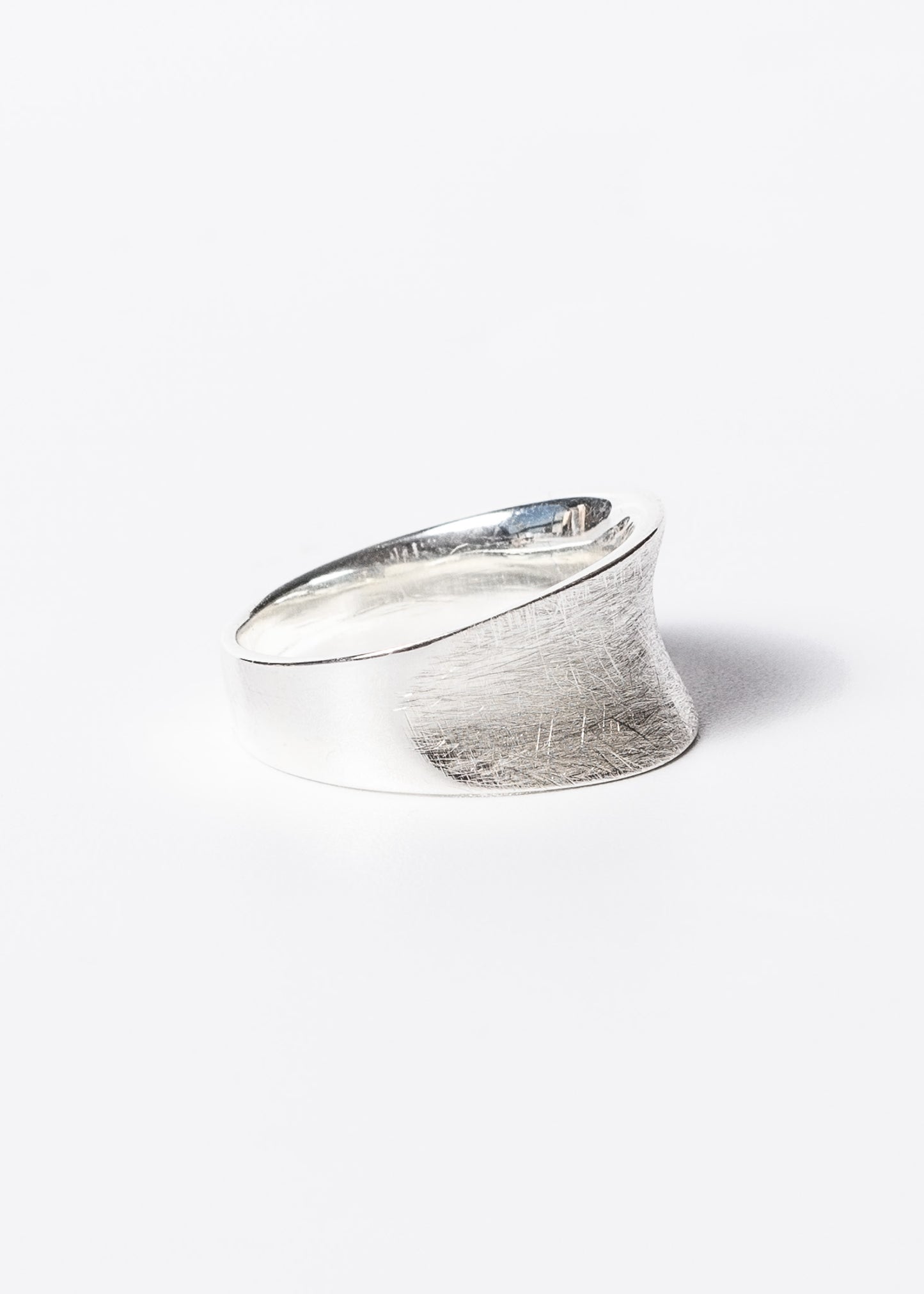 Anillo ancho esmerilado plata 25