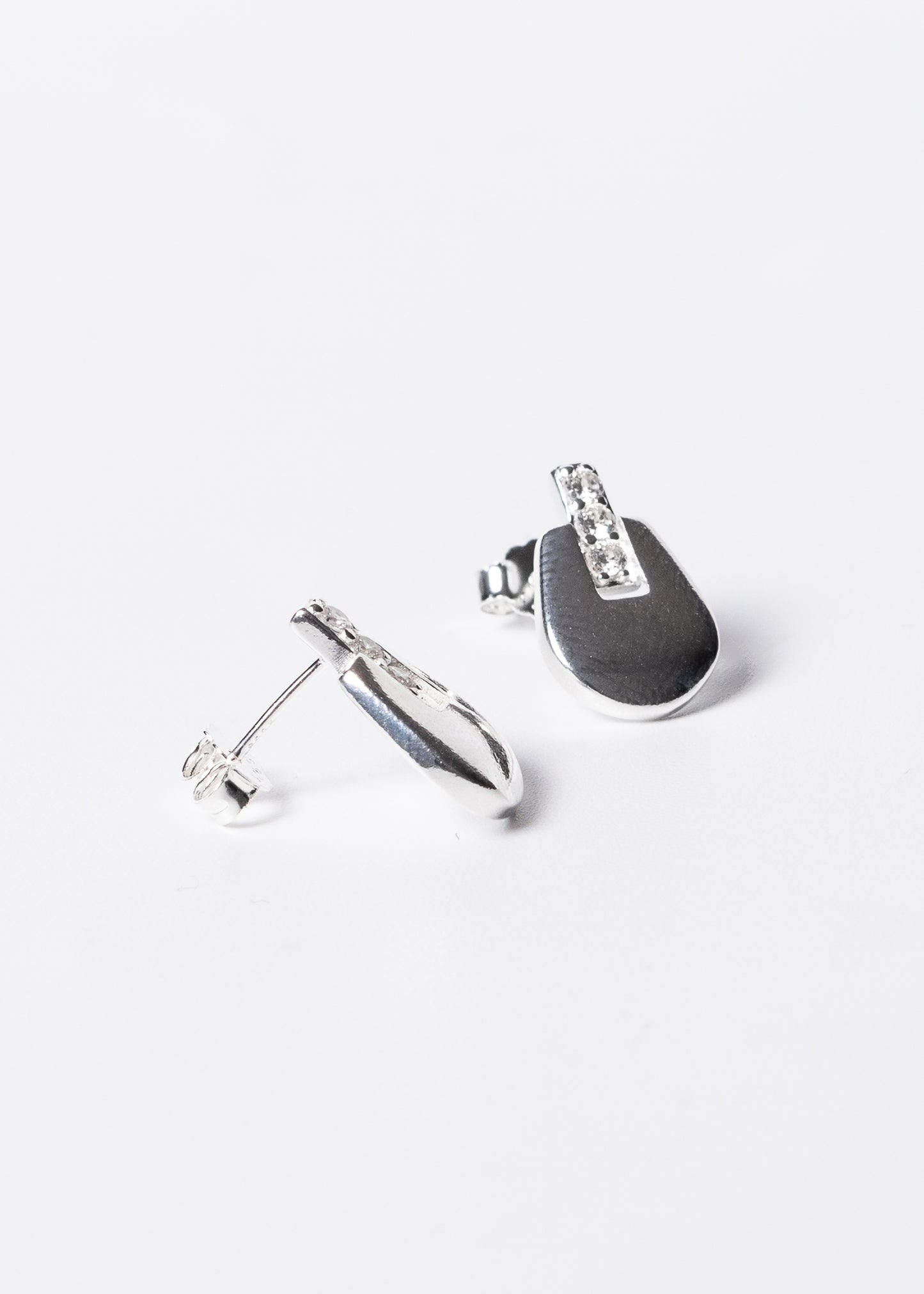 Caravanas lisas con 3 zirconias plata 925