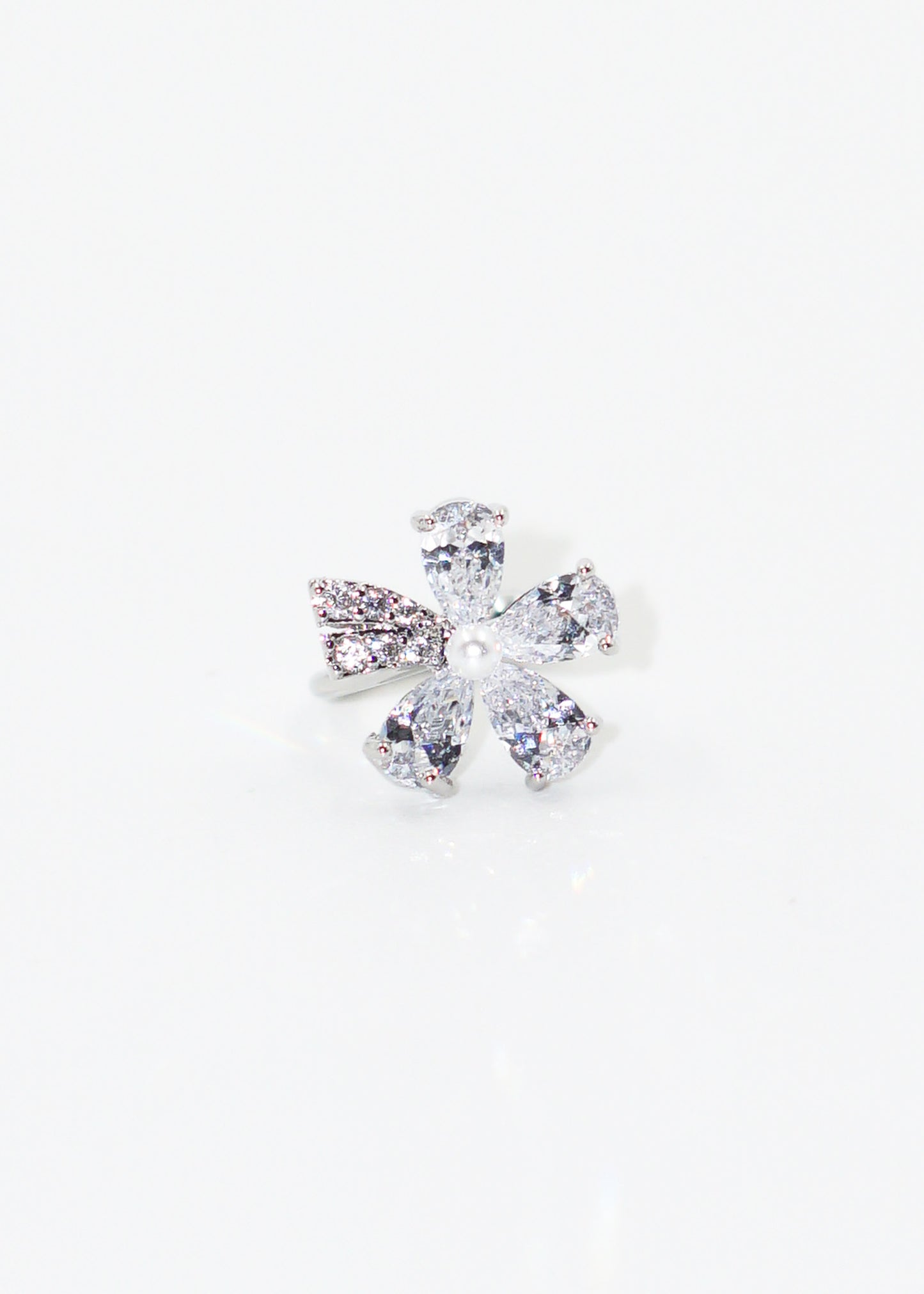 Ear cuff flor con perla