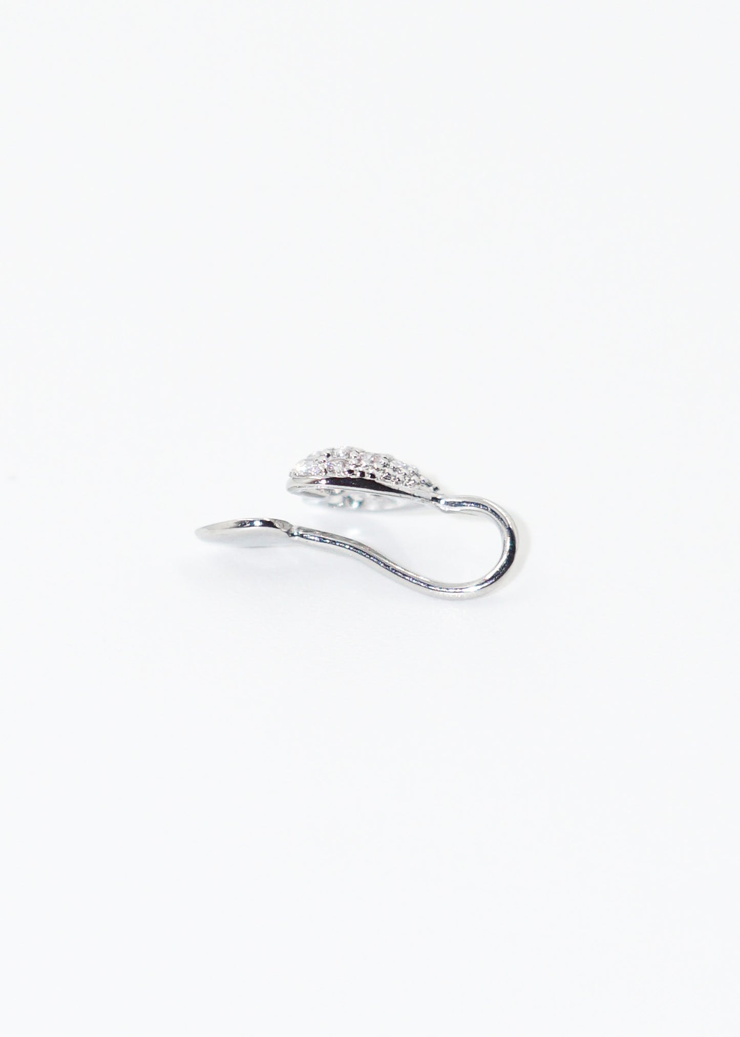 Ear cuff corazón plateado