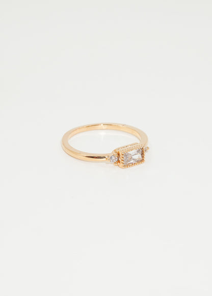 Anillo fino con zirconia blanca rectangular