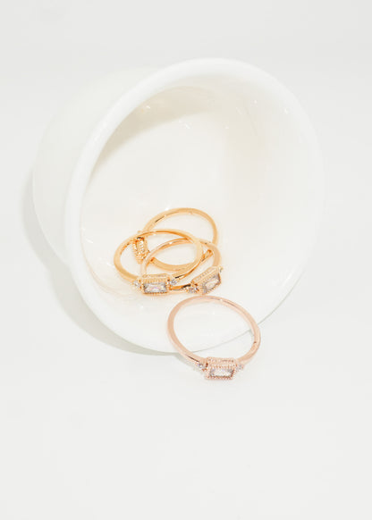 Anillo fino con zirconia blanca rectangular