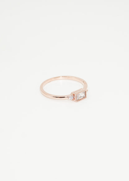 Anillo fino con zirconia blanca rectangular