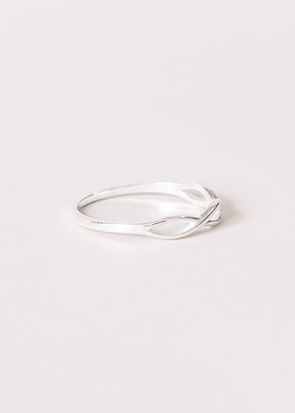 Anillo infinito liso enchapado en plata