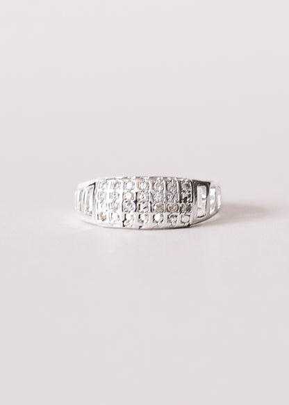 Anillo frente de zirconias enchapado en plata