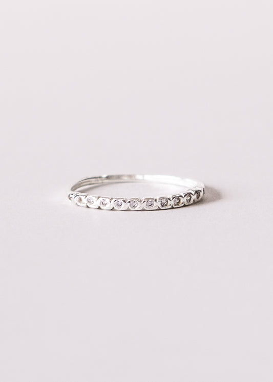 Anillo zirconias sin fin enchapado en plata + empaque lujo